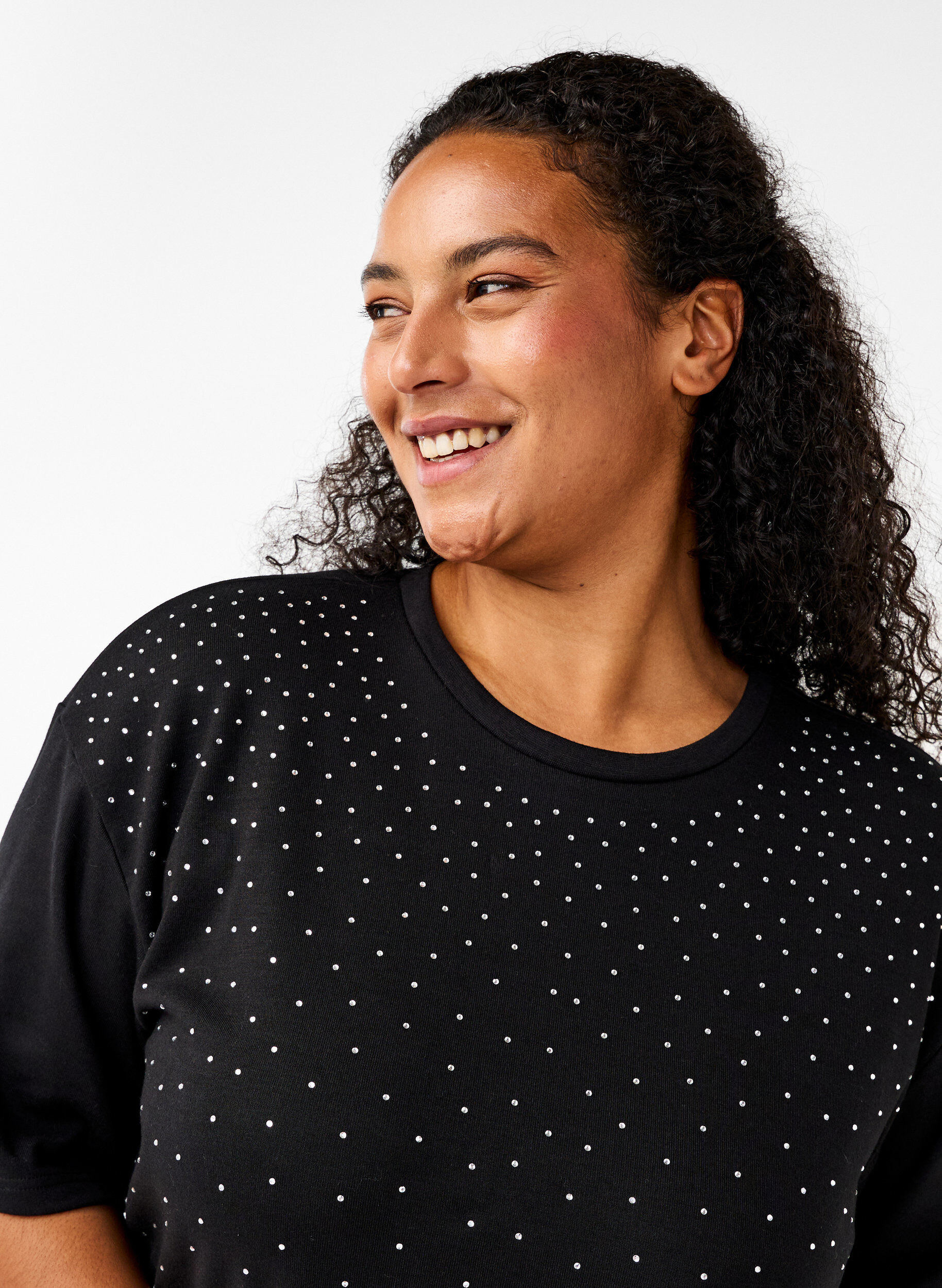 Zizzi T-shirt met strass-steentjes en ronde hals, Zwart, Model image number 3