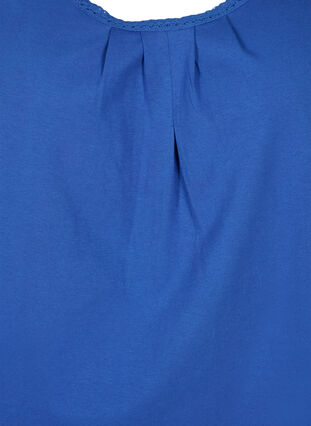 Katoenen top met ronde hals en kanten rand, Dazzling Blue, Packshot image number 2