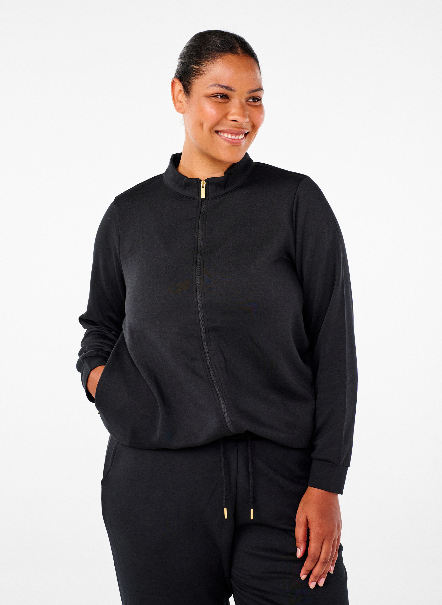 Zizzi Sportieve cardigan met ritssluiting en zakken., Black, Model image number 0