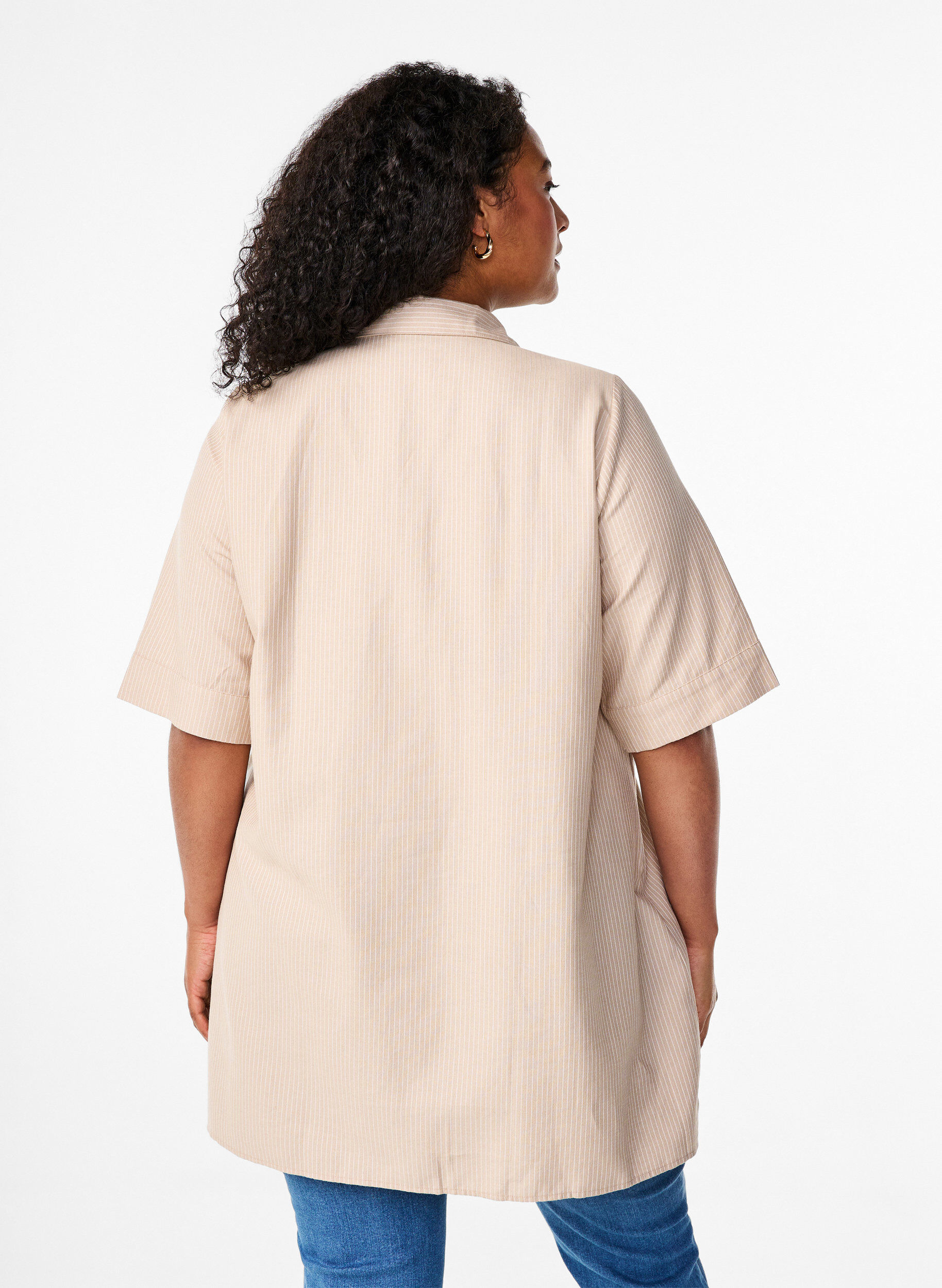 Zizzi Gestreepte tuniek met knopen en borstzakken, Beige, Model image number 2