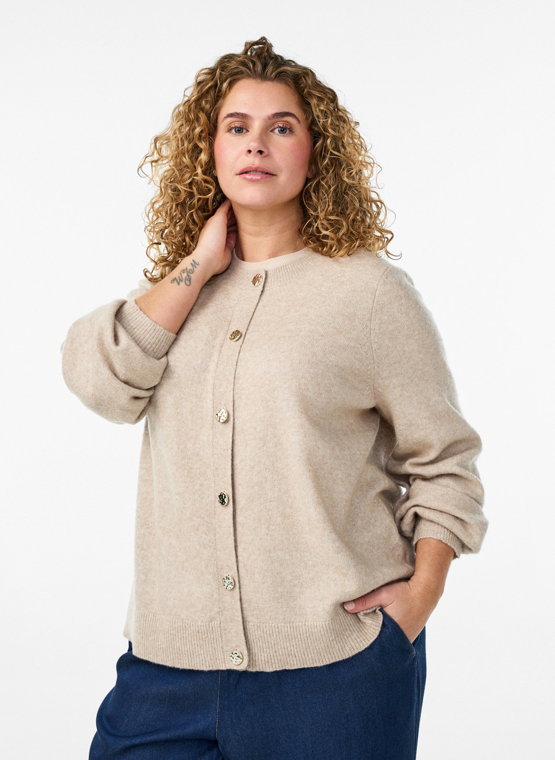 Vest in zacht breisel met goudkleurige knopen, Beige, Model