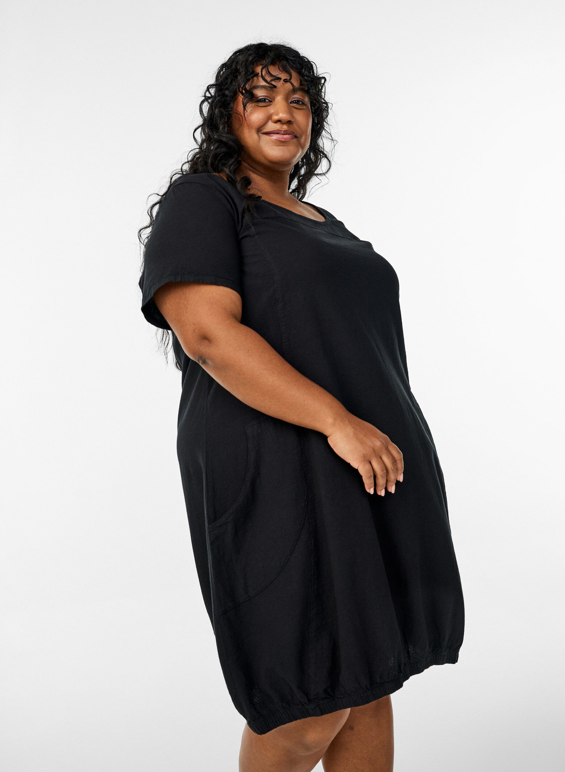 Katoenen jurk met korte mouwen, Zwart, Model