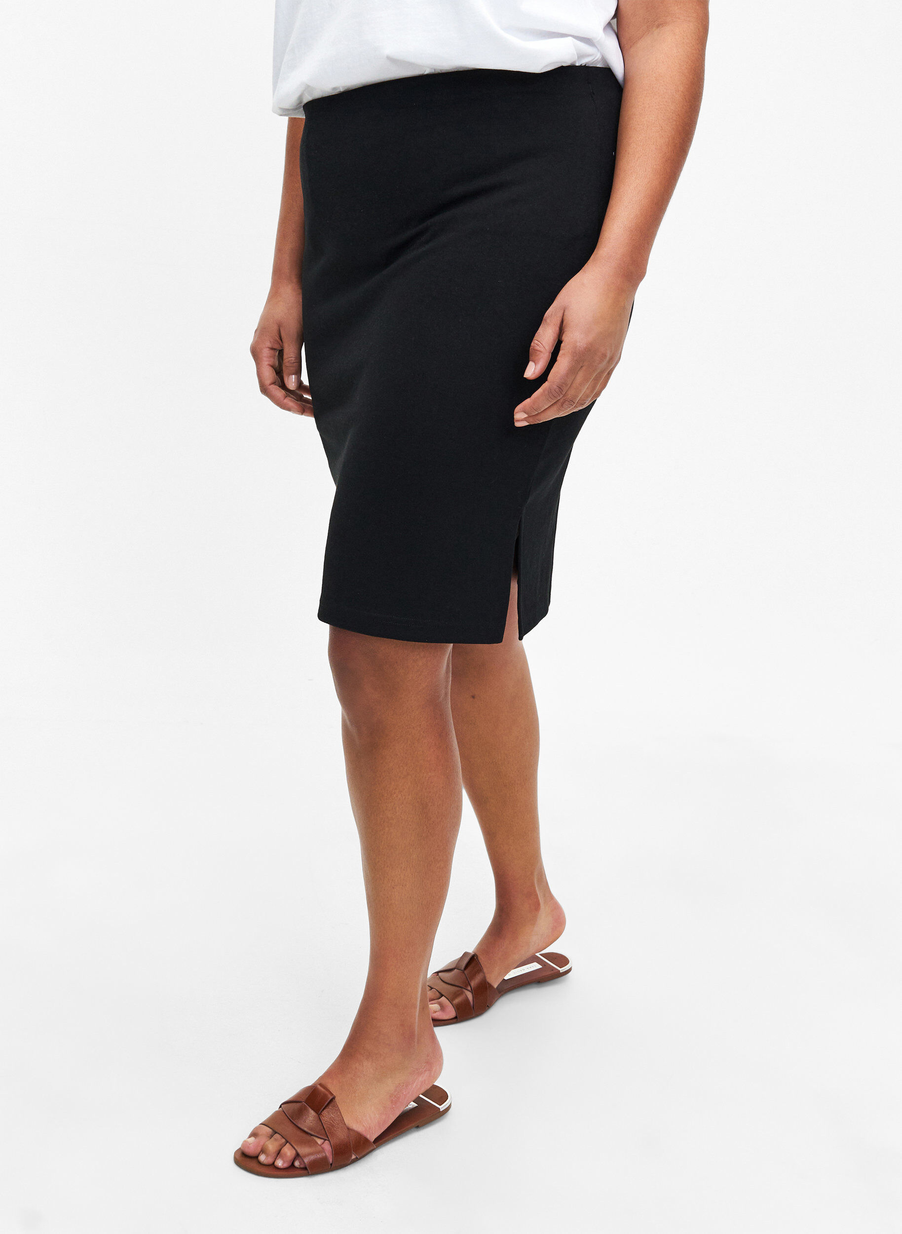 Zizzi Nauwsluitende rok van viscose met split, Black, Model image number 2