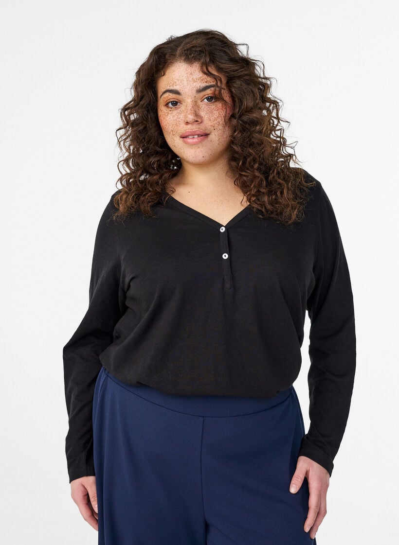 T-shirt met lange mouwen, V-hals en knopen, Zwart, Model image number 0