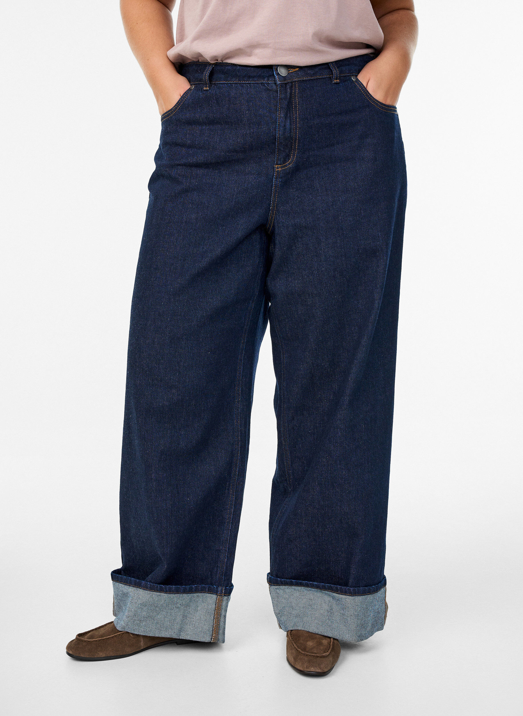 Zizzi Straight-fit jeans met wijde pijpen en omslagen, Blauw, Model image number 2