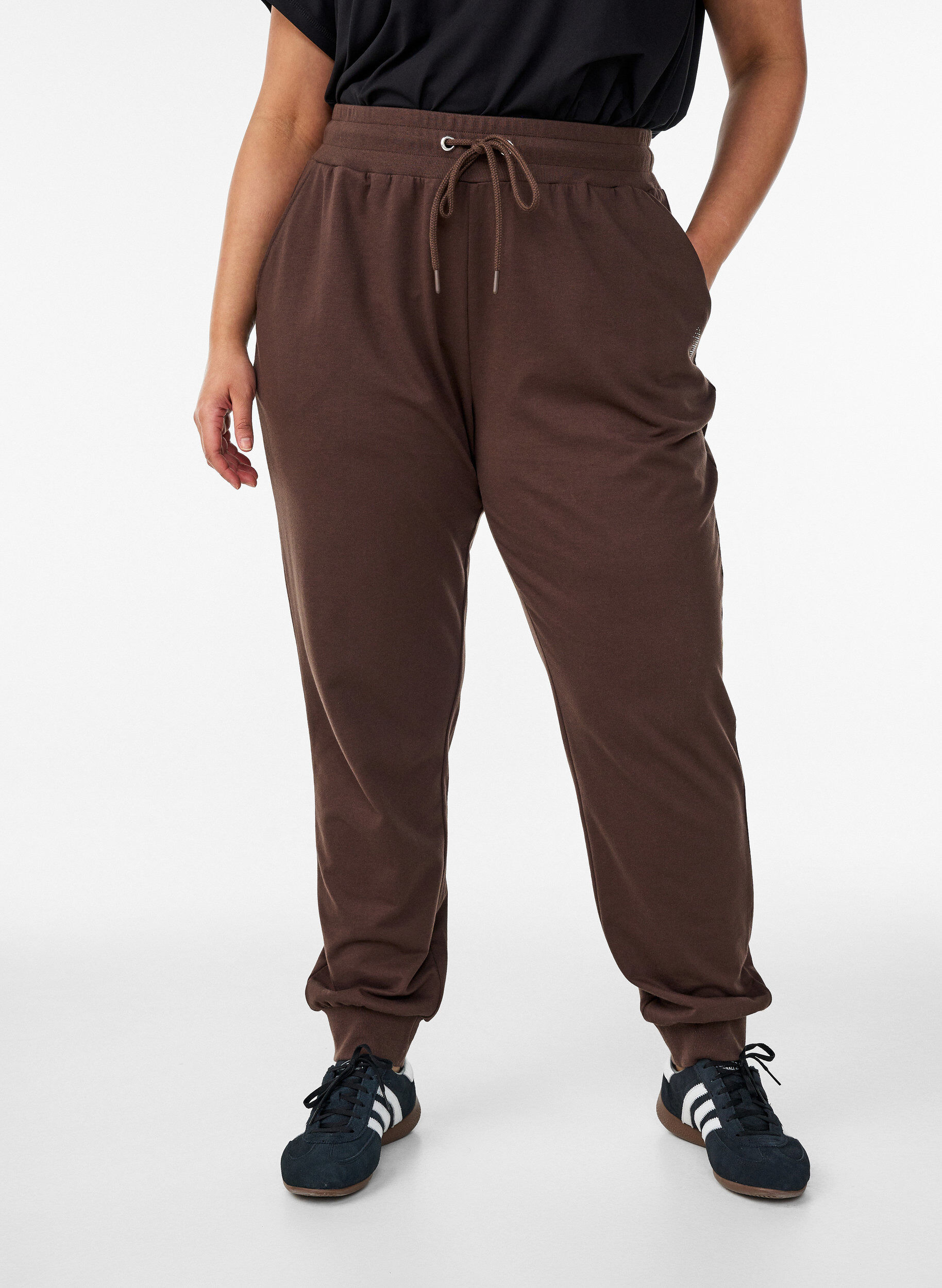 Losse trainingsbroek met zakken, Bruin, Model