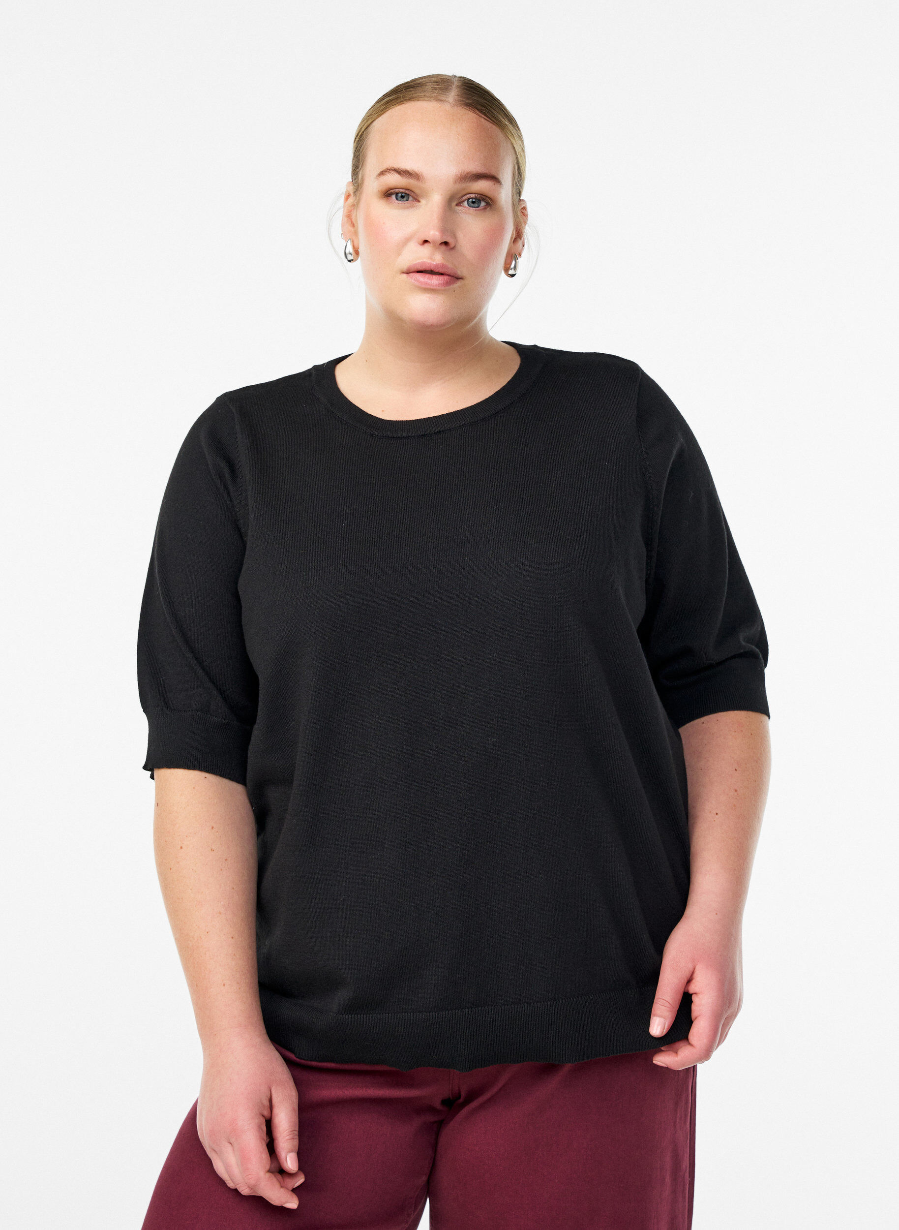 FLASH - Fijngebreide blouse met korte mouwen, Zwart, Model