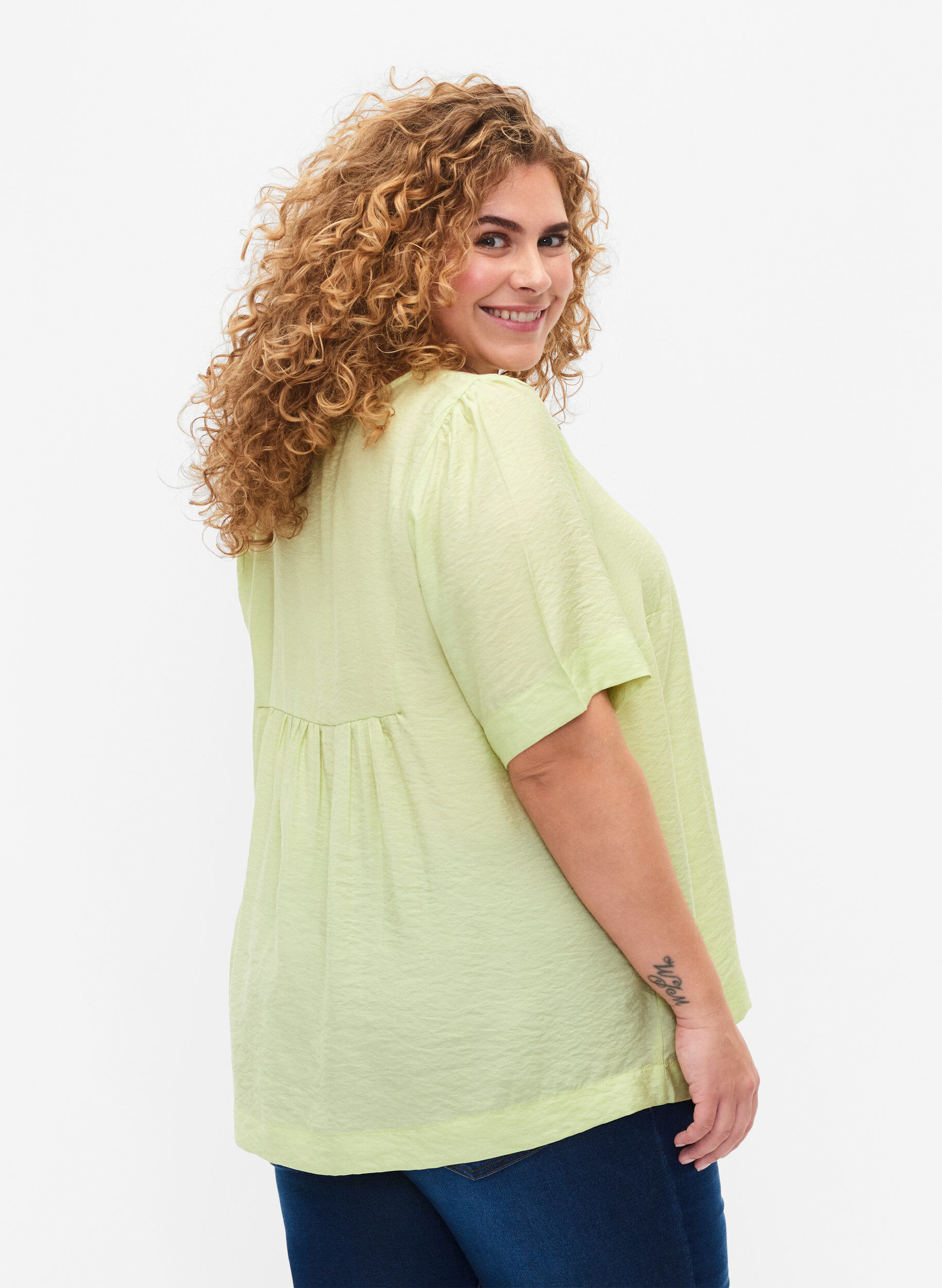 Zizzi Blouse met halflange mouwen in viscose, Lily Green, Model image number 1