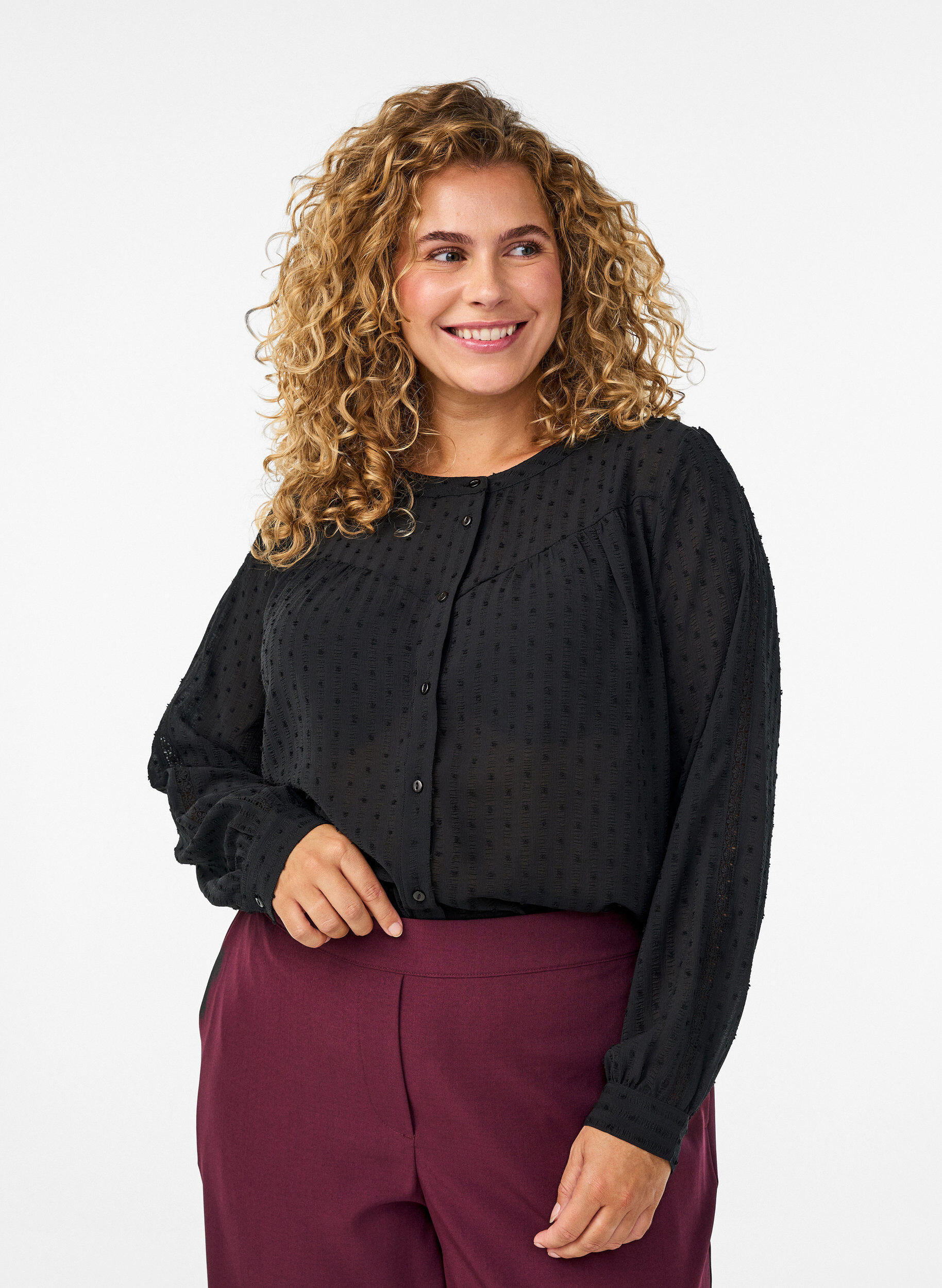 Shirt met een gestructureerd stippenpatroon en borduurdetails, Zwart, Model