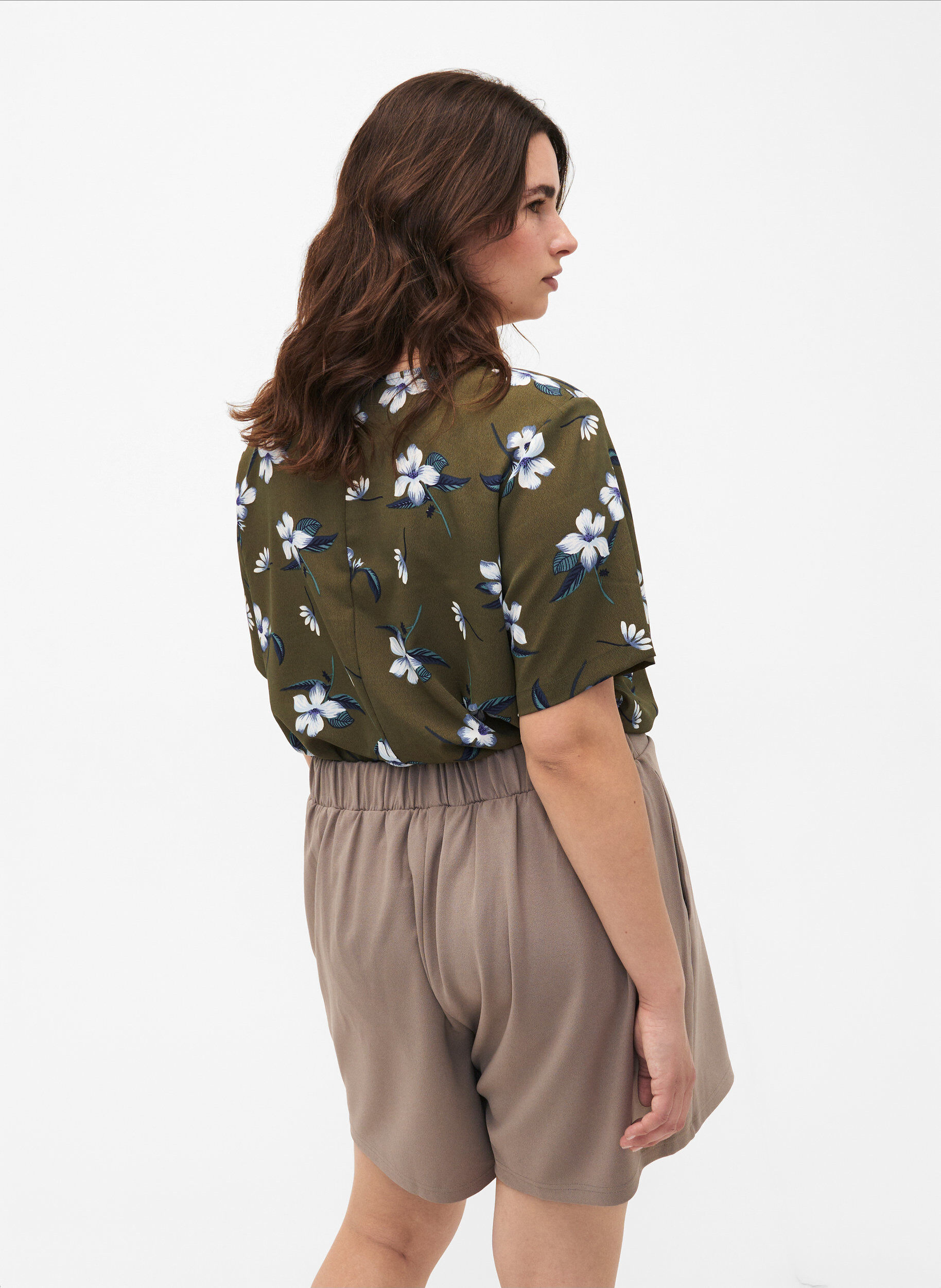 Zizzi FLASH - Korte broek met losse pasvorm en zakken, Beige, Model image number 2