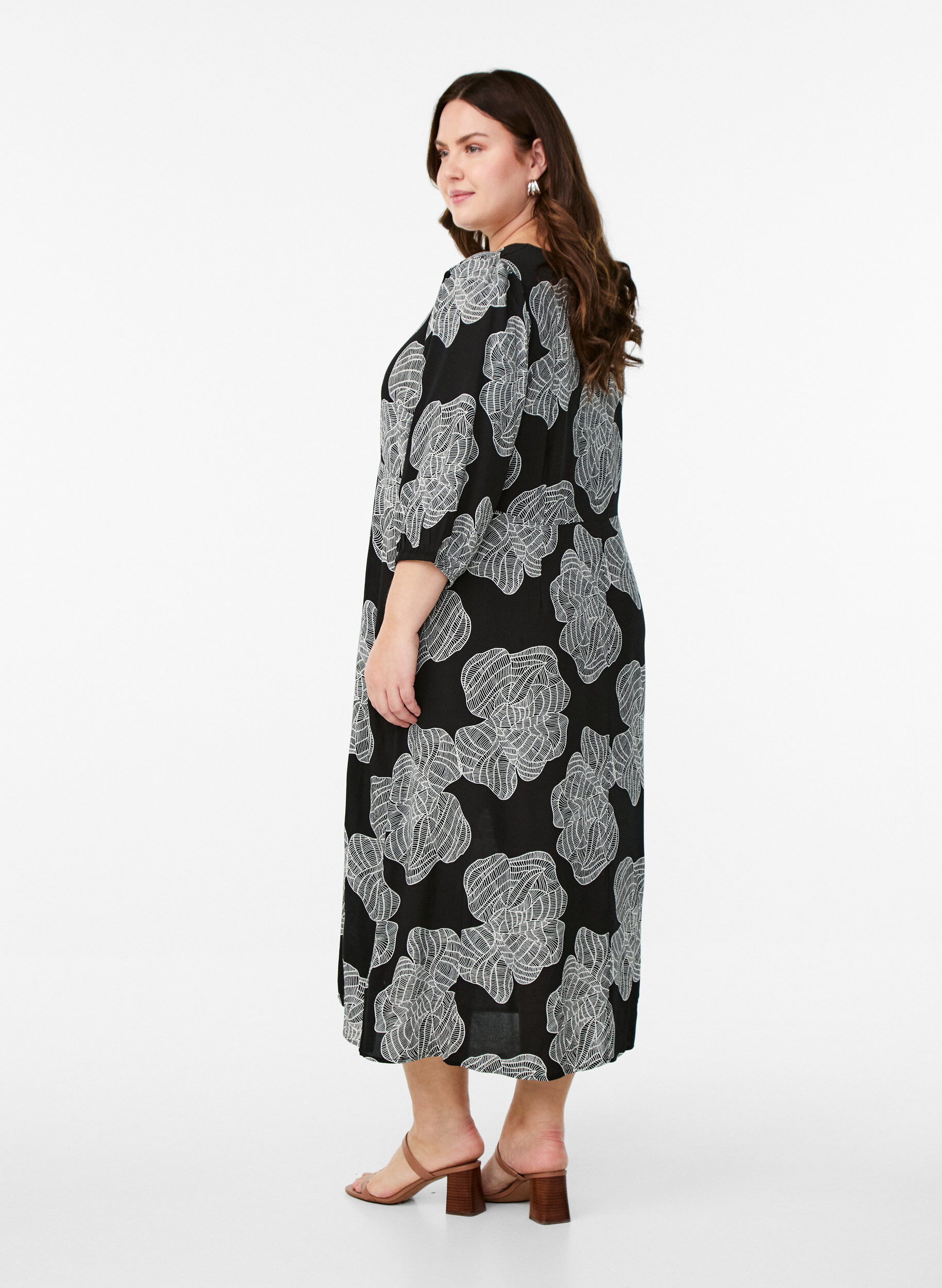 Zizzi Midi-jurk met bloemenprint en 3/4 mouwen, Zwart, Model image number 2