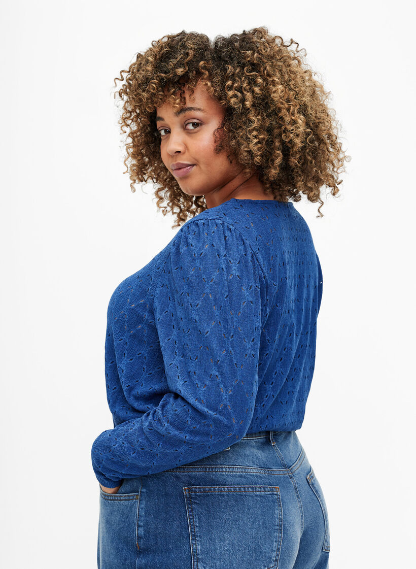 Blouse met V-hals en gaatjespatroon, Limoges, Model image number 1