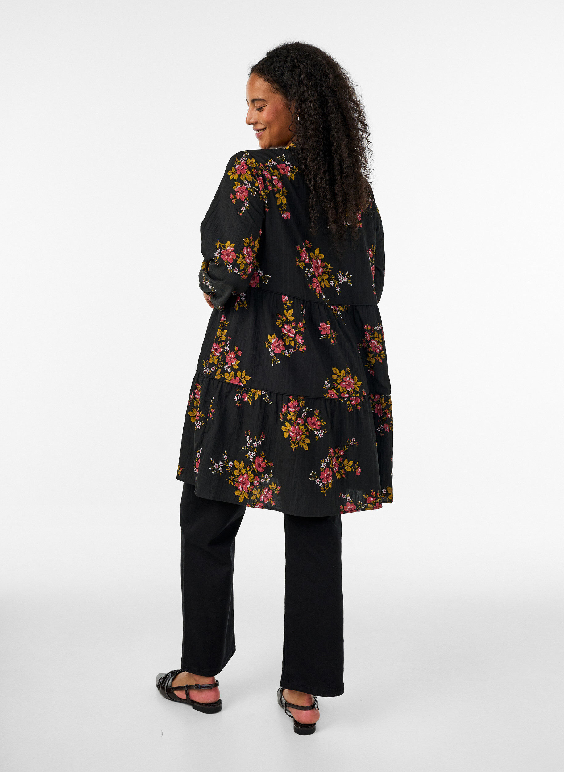 ZizziJurk met bloemenprint en striksluiting, Zwart, Model image number 2