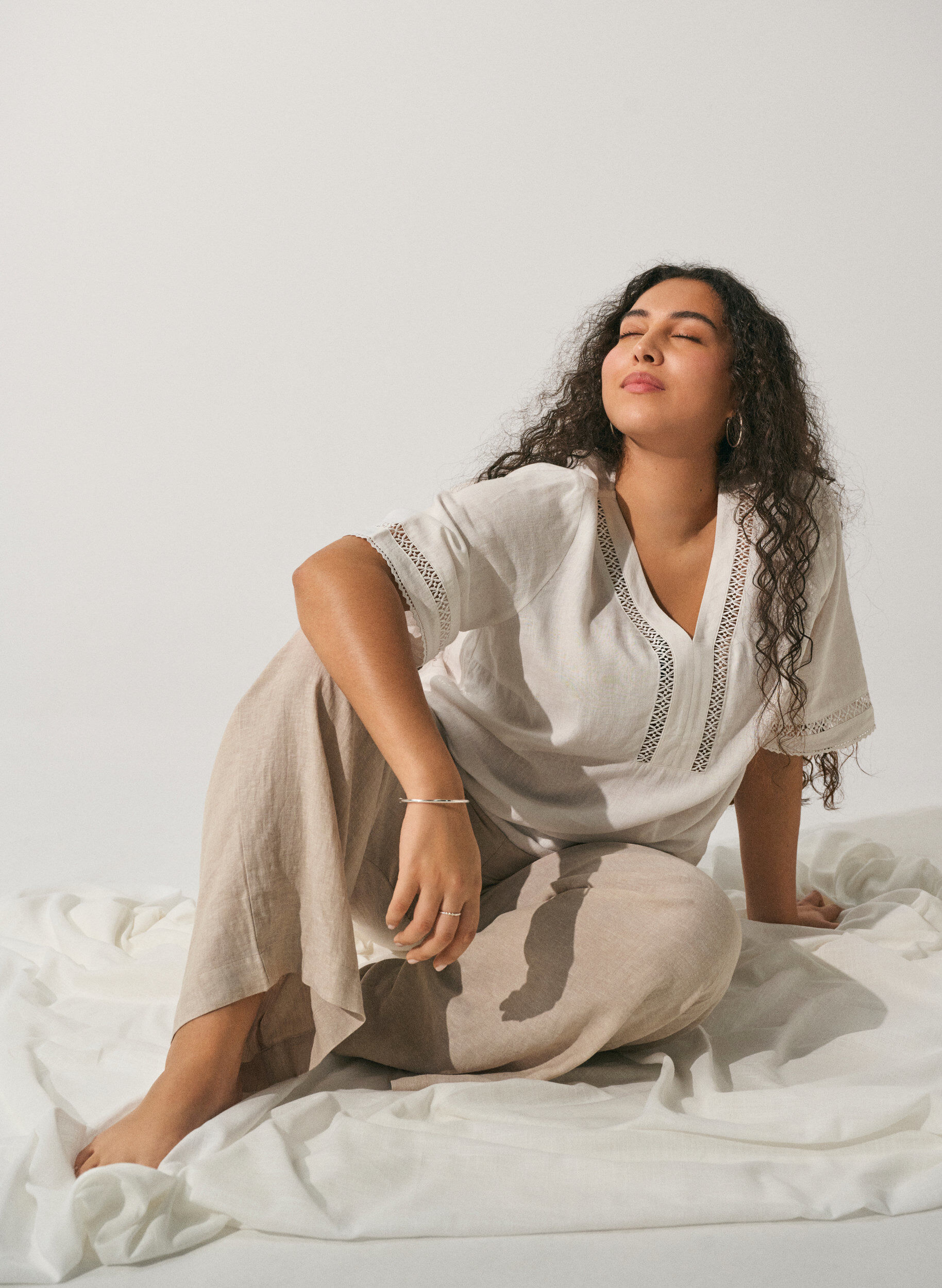 Zizzi Linnen en viscose loszittende broek, Beige, Image image number 0