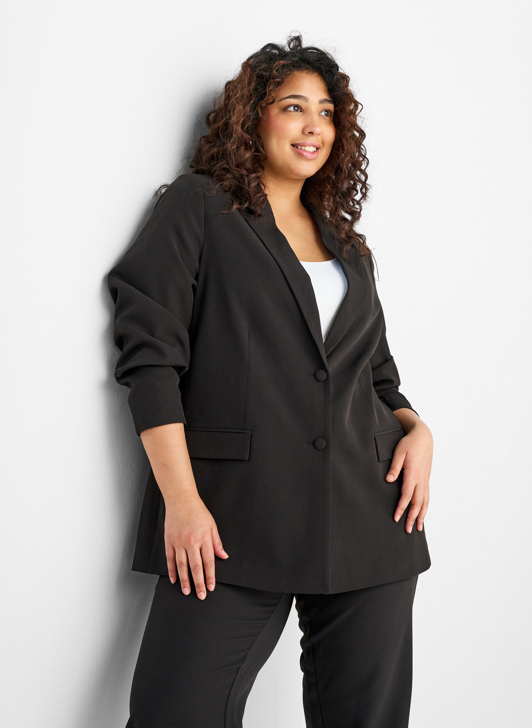 Zizzi Klassieke blazer met knoopsluiting, Zwart, Model image number 3