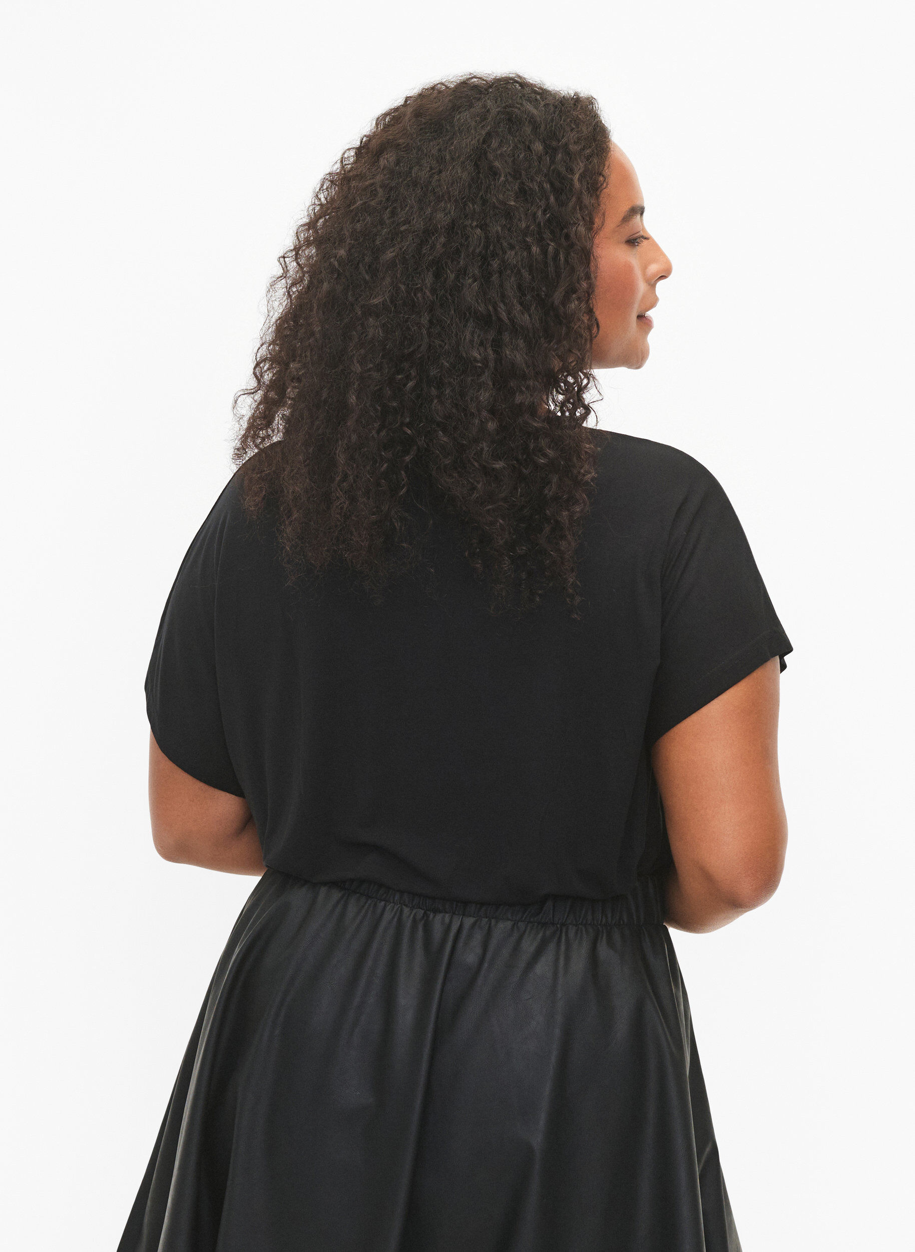 Zizzi T-shirt met korte mouwen van viscose en opdruk, Black W. Lips, Model image number 1