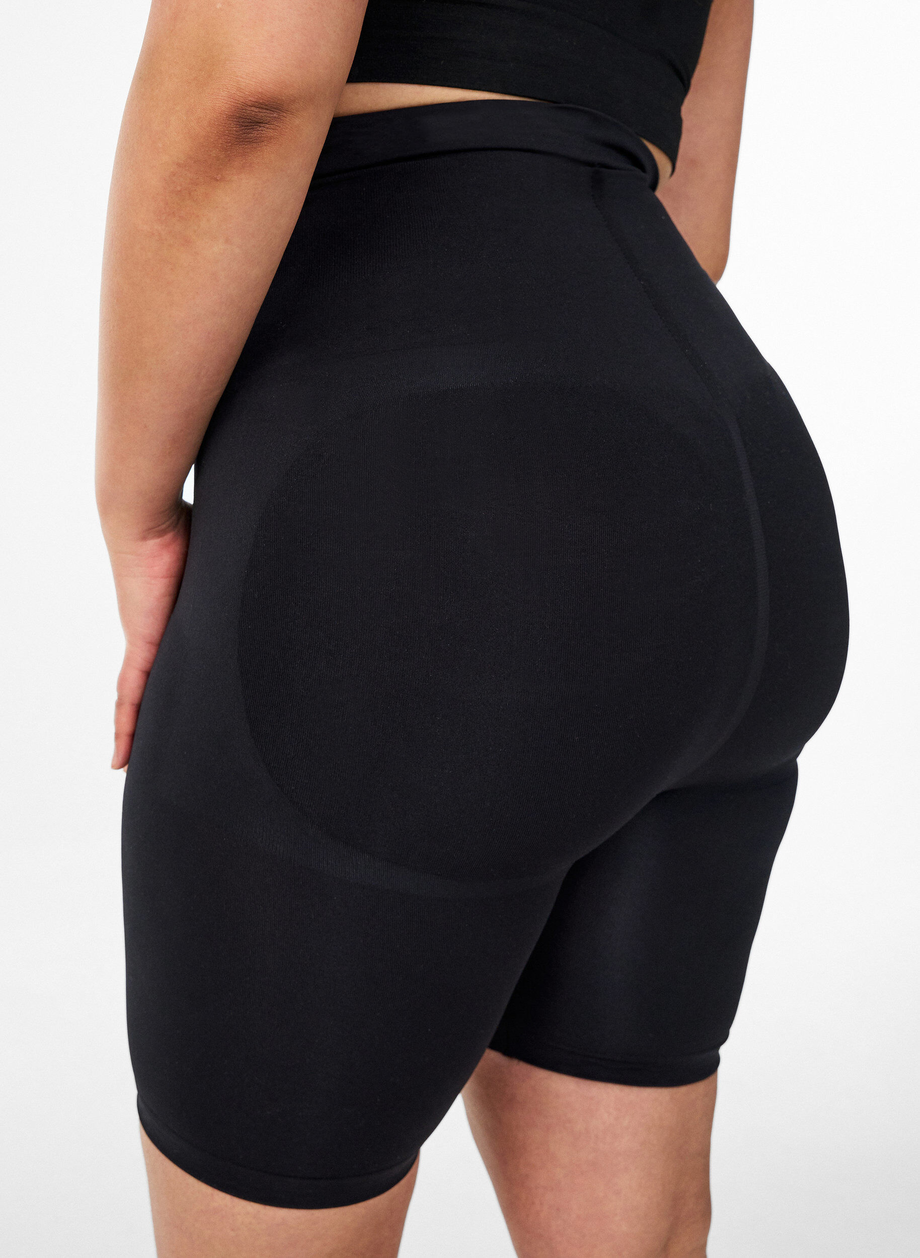 Zizzi Shapewear short met medium ondersteuning en een hoge taille, Zwart, Model image number 3