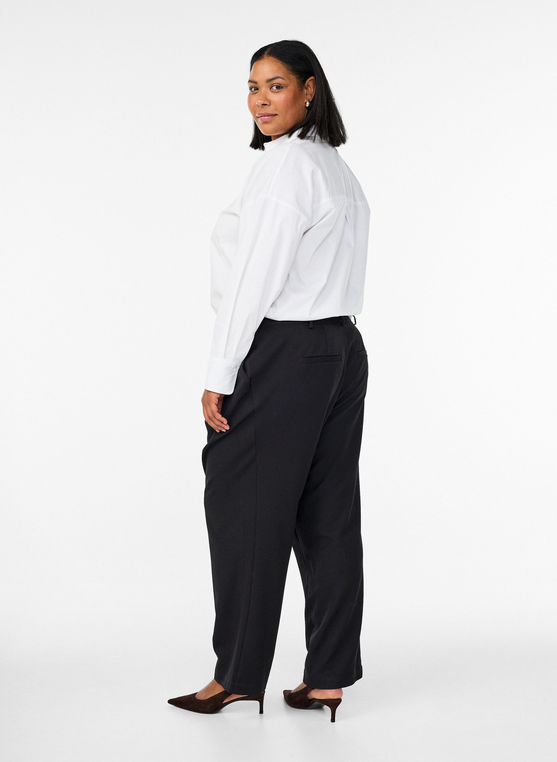 Zizzi Hoog getailleerde pantalon met rechte pijpen, Zwart, Model image number 1