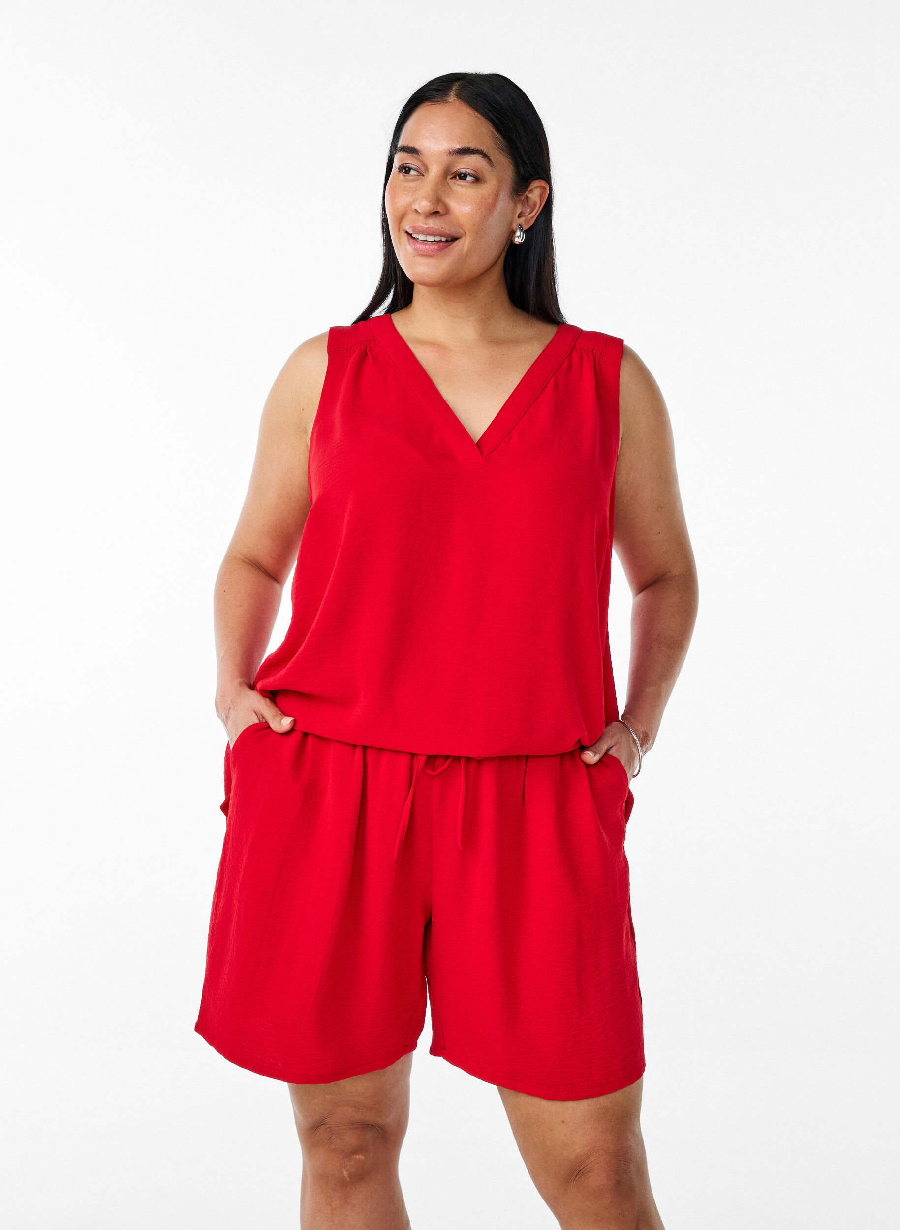 ZizziKorte broek met zakken en elastische tailleband, Rood, Model image number 0