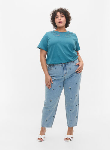 Mille mom fit jeans met bloemenborduursel, Blue w. Small Flower, Model image number 0
