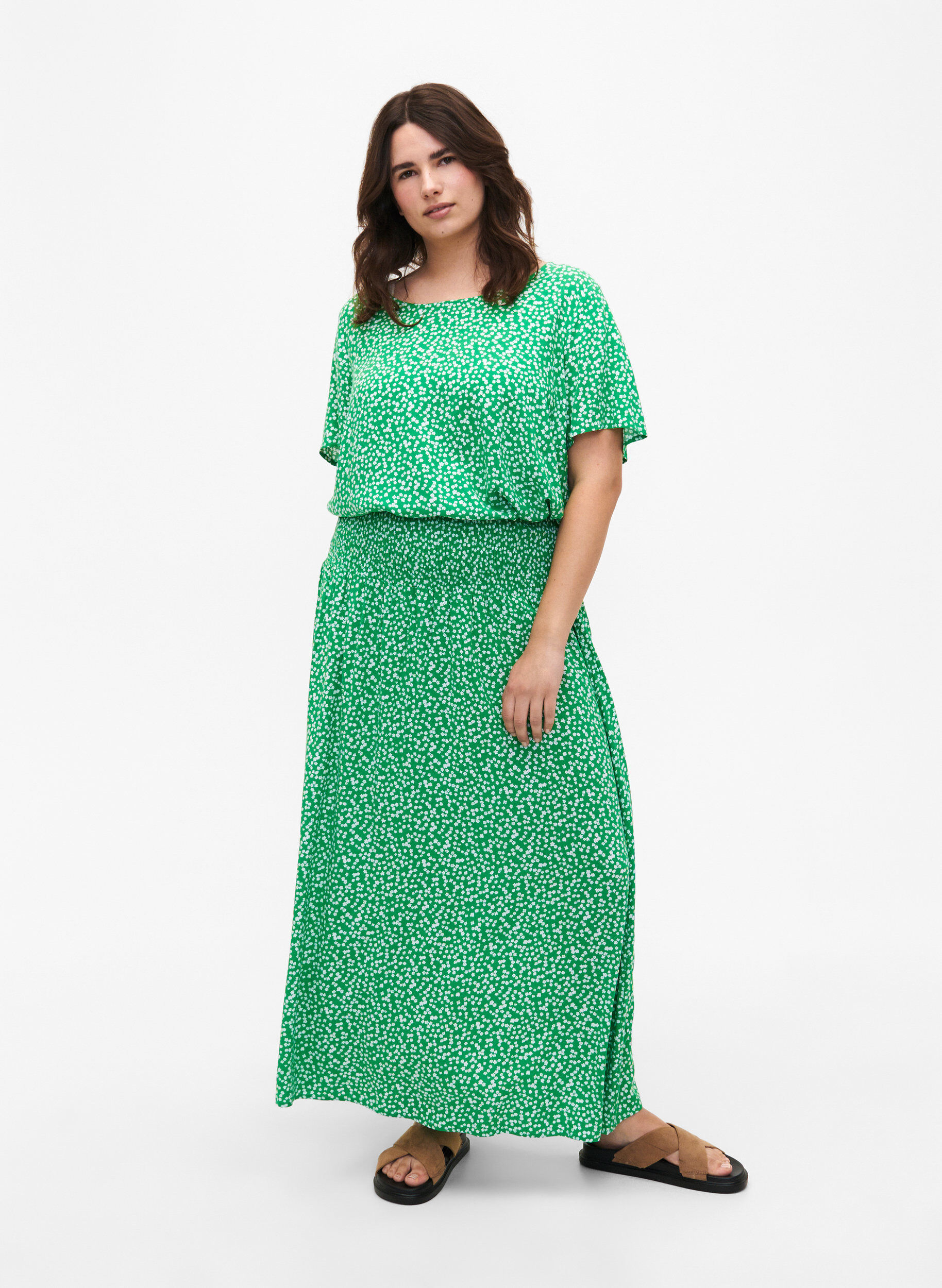 Zizzi FLASH - Maxi rok in viscose met smokwerk, Groen, Model image number 0