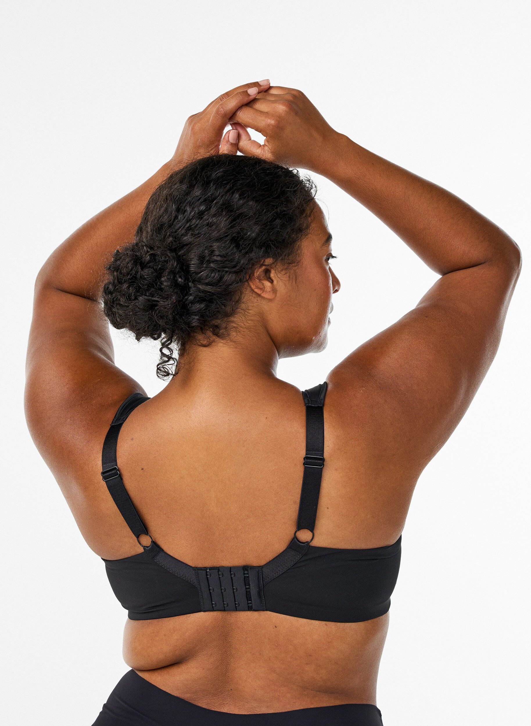 Zizzi Minimizer-bh met gewatteerde bandjes, Zwart, Model image number 2