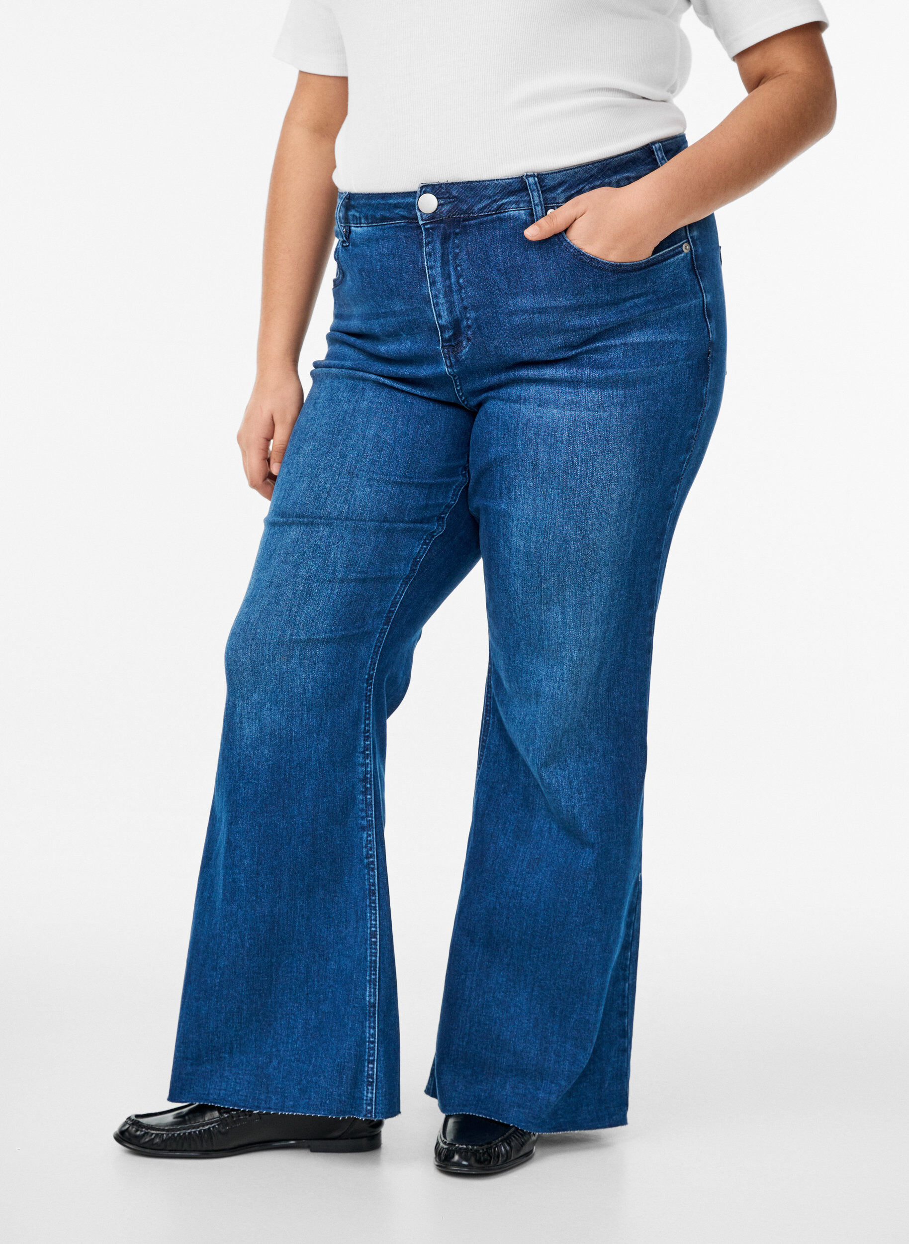 Zizzi High-waist bootcut jeans, Blauw, Model image number 3