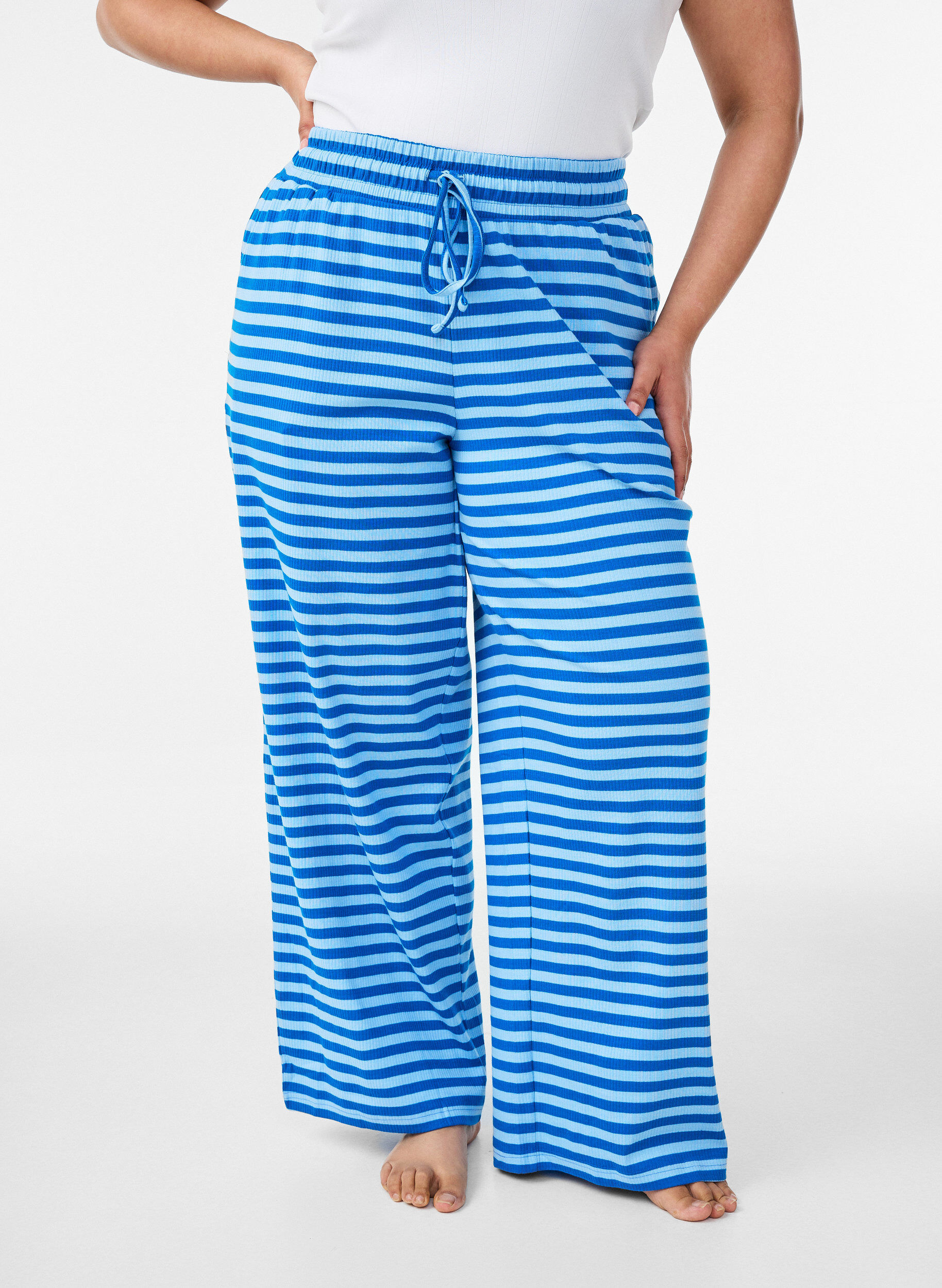 ZizziGestreepte pyjamabroek met een high waist en wijde pijpen, Blauw, Model image number 2