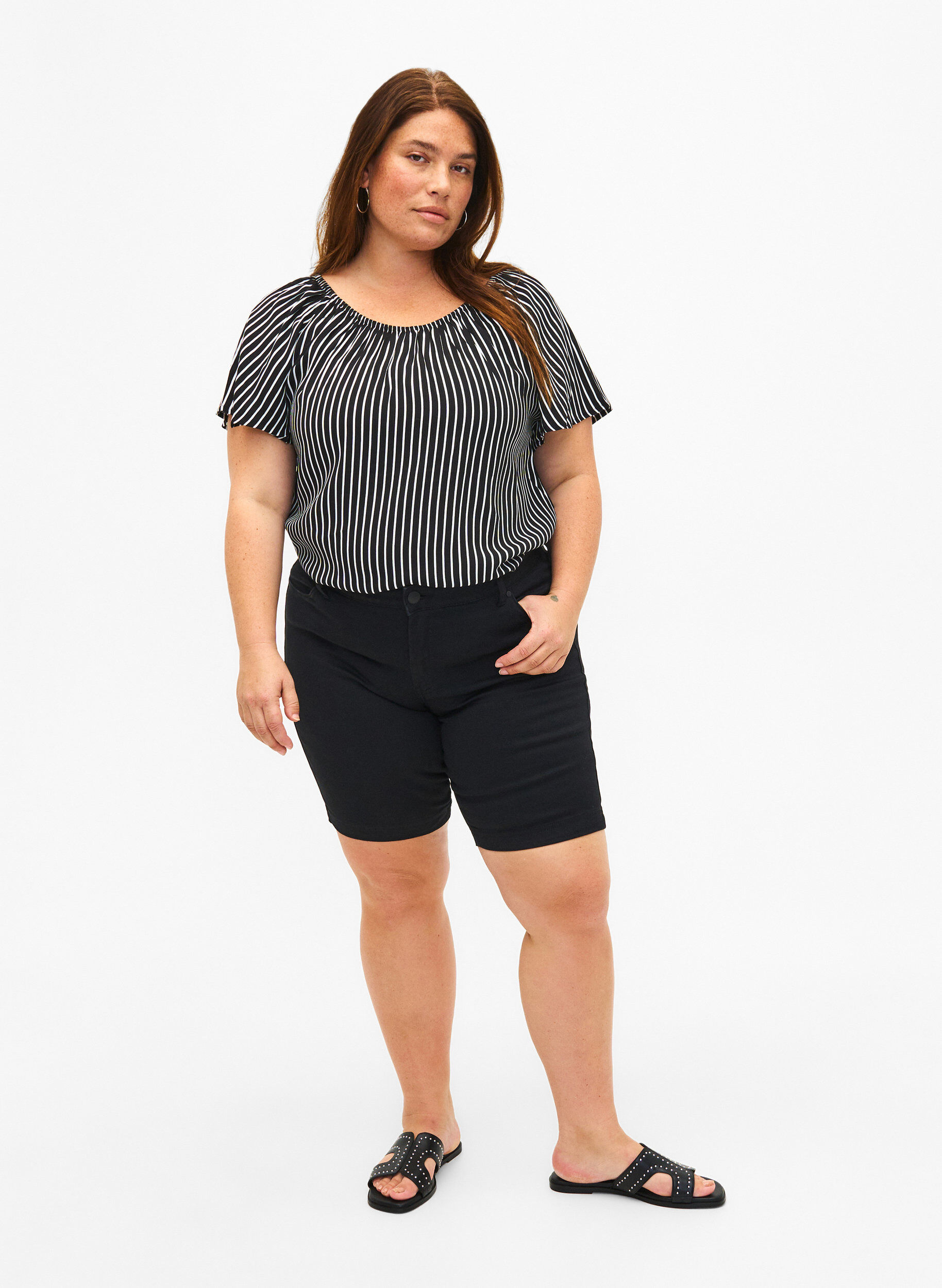 Zizzi Gestreepte blouse van viscose met korte mouwen, Black/ White Stripe, Model image number 2