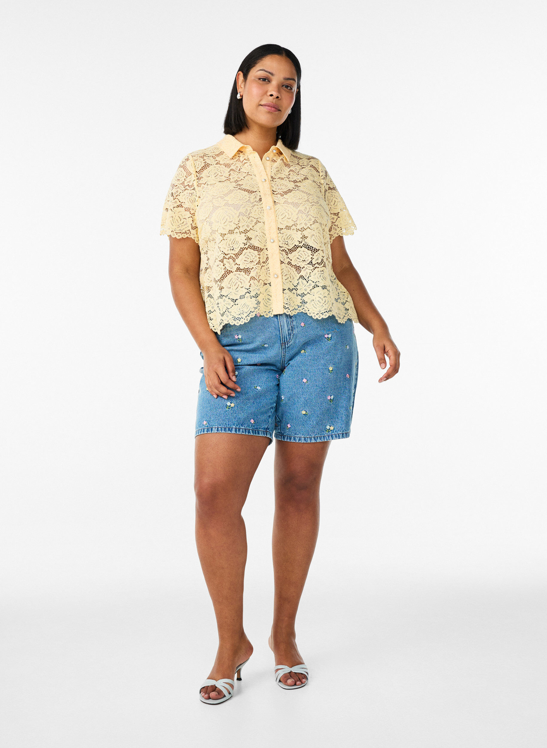 Zizzi Kanten shirt blouse met parelknopen, Geel, Model image number 1