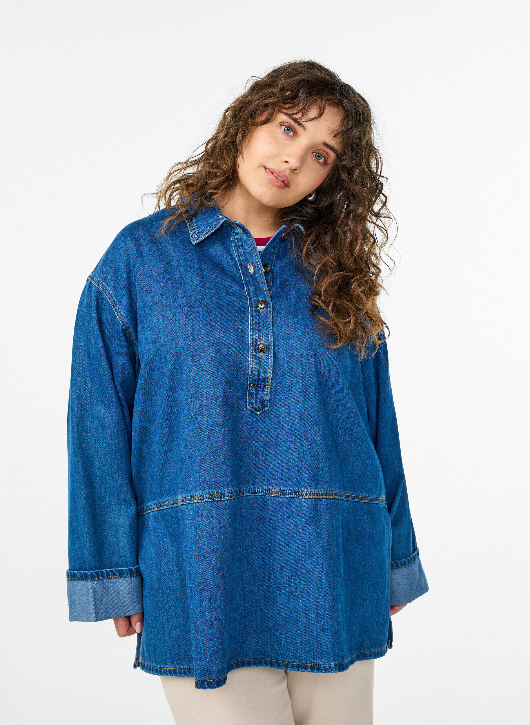 Zizzi Losse denimblouse met kraag en knoopsluiting, Blauw, Model image number 0