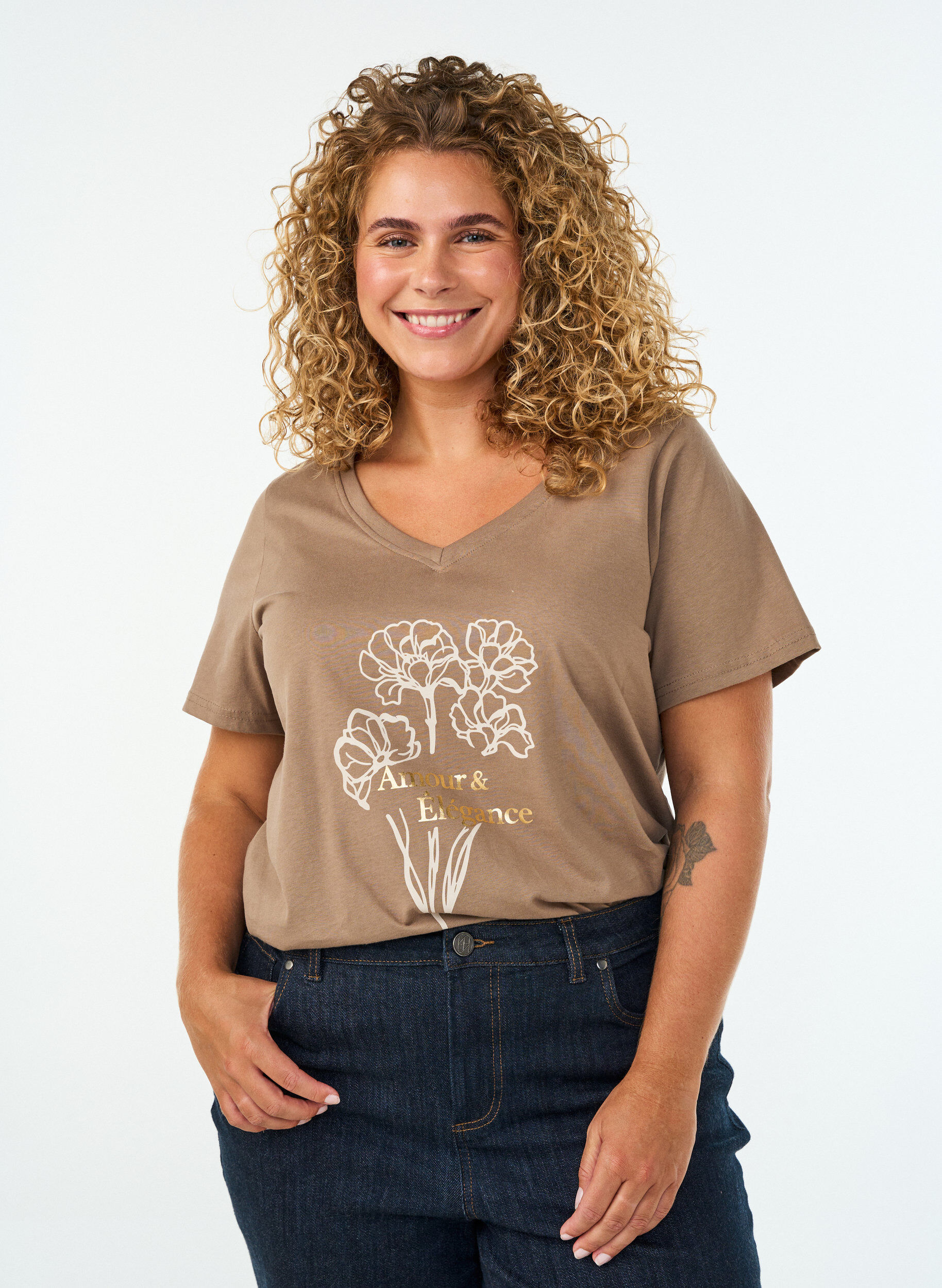 Katoenen T-shirt met V-hals en print aan de voorkant, Bruin, Model