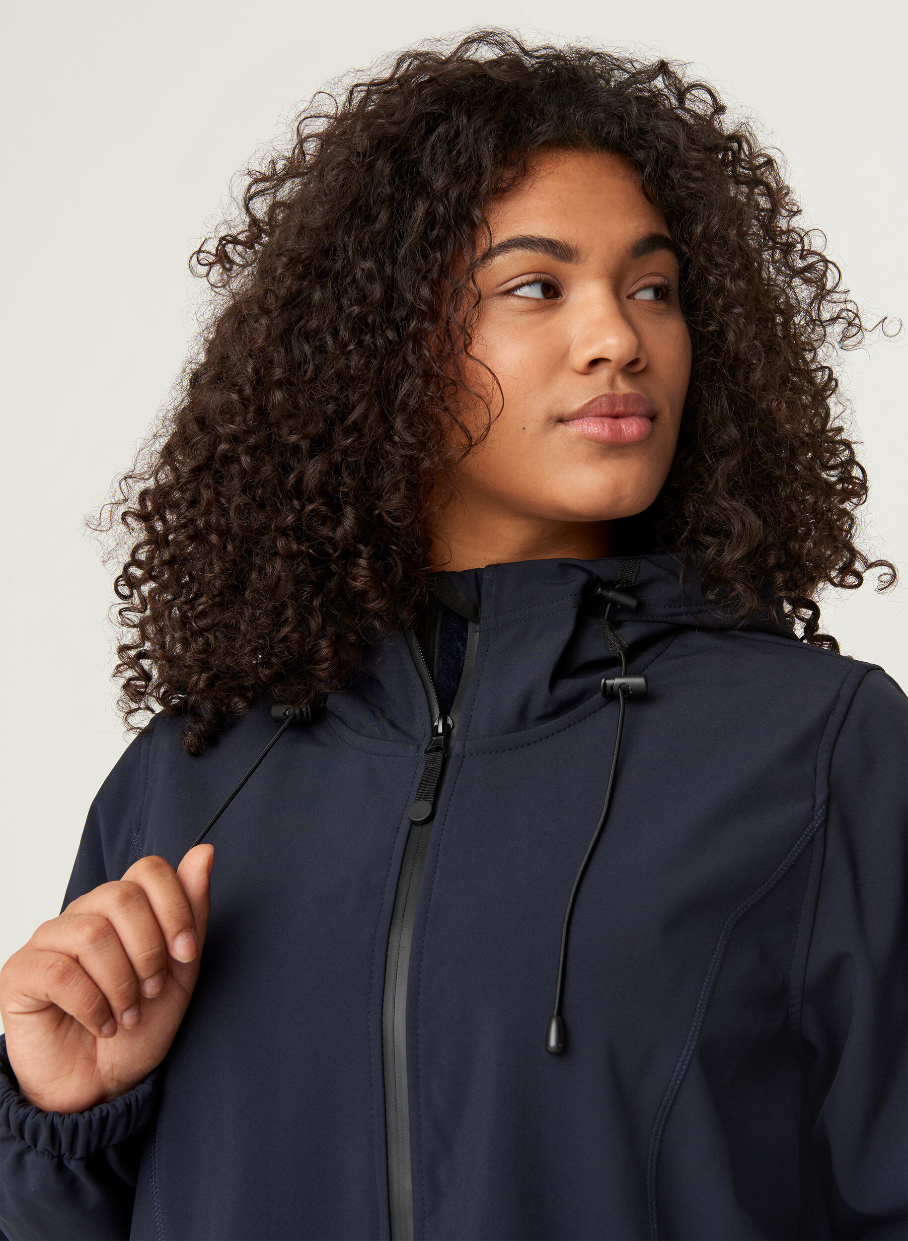 Zizzi Korte softshell jas met capuchon, Night Sky, Model image number 3