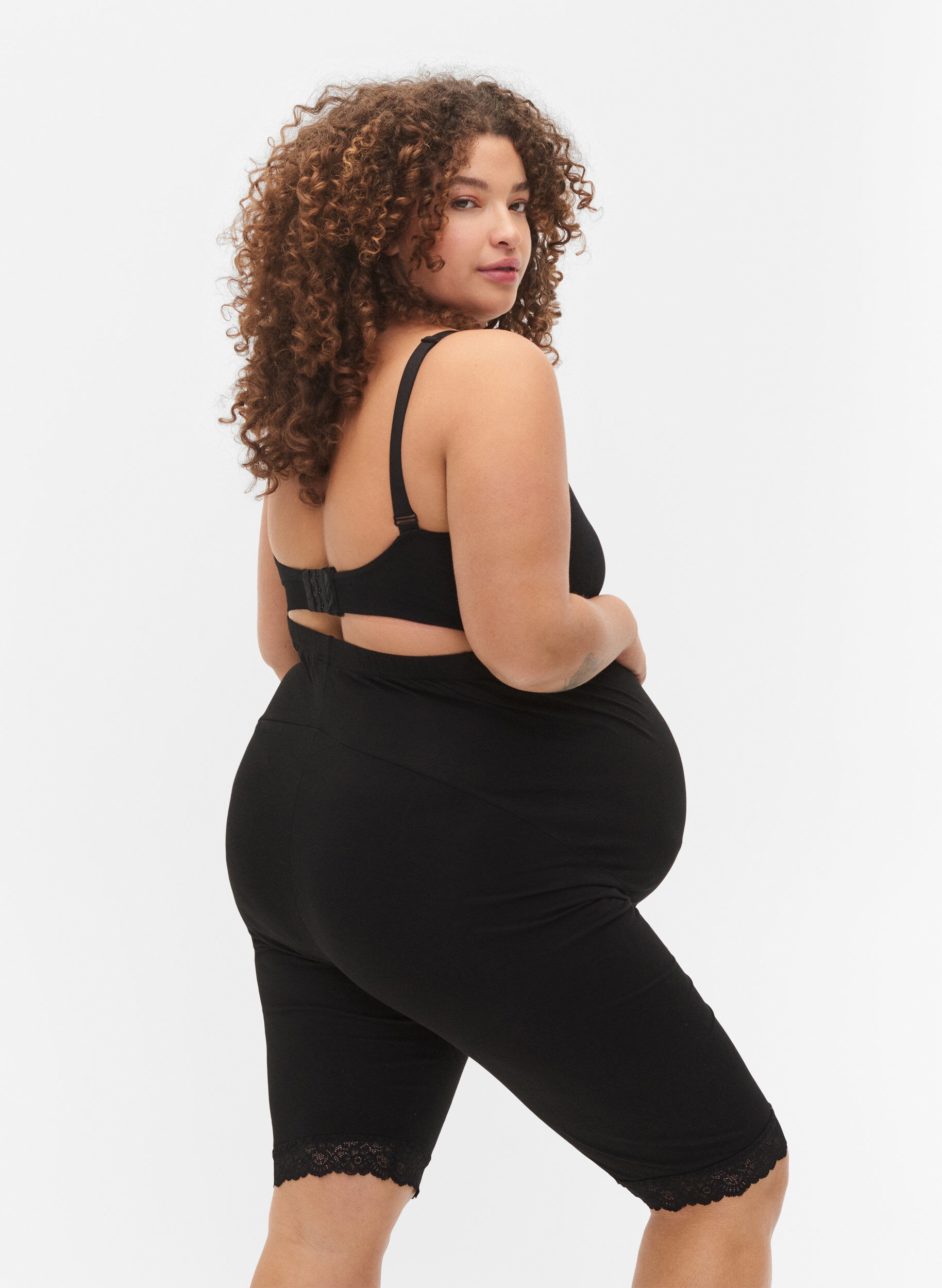 Zizzi Zwangerschapsfietsbroek met kanten randje, Black, Model image number 1