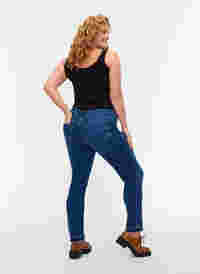 Zwangerschap Emily jeans, Blue denim, Model