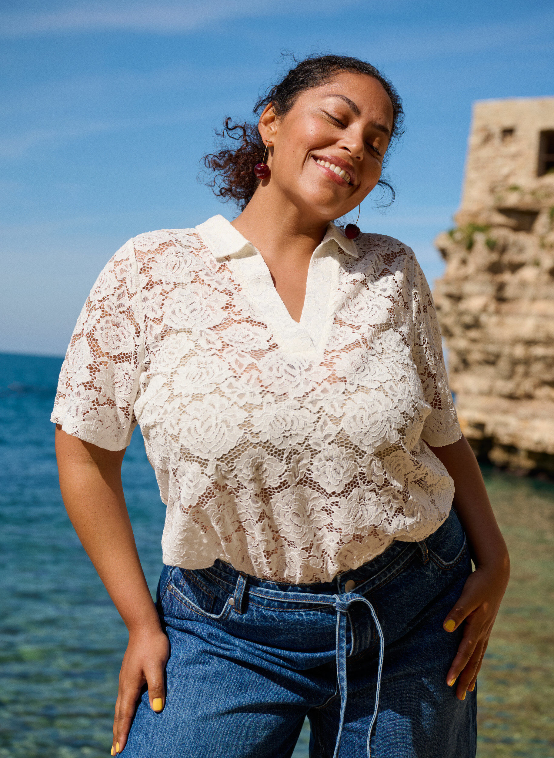 Zizzi Kanten blouse met een kraag en V-hals, Vanille, Image image number 0