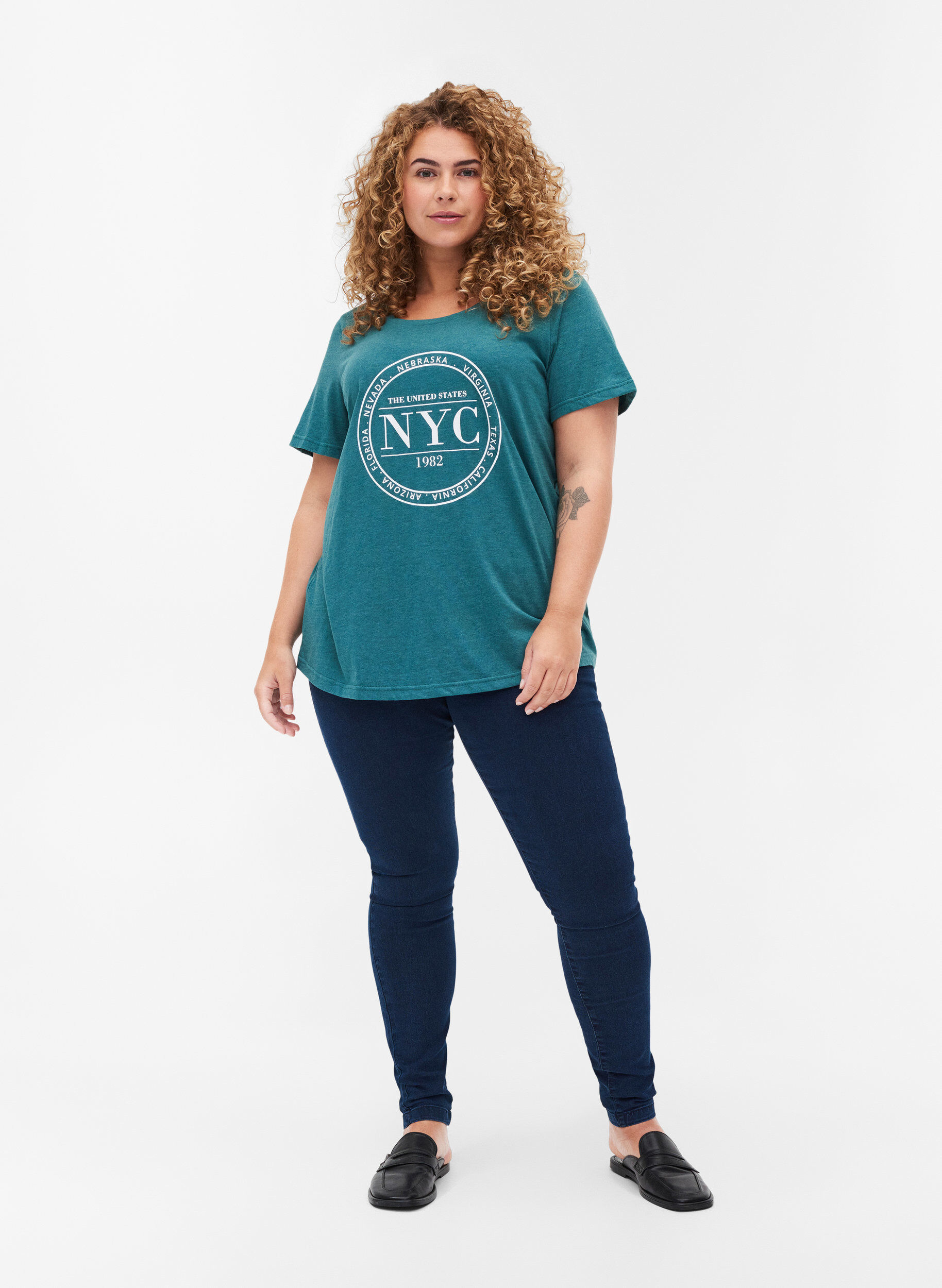 Zizzi Gem&ecirc;leerd T-shirt met print en korte mouwen, Pacific Mel., Model image number 2