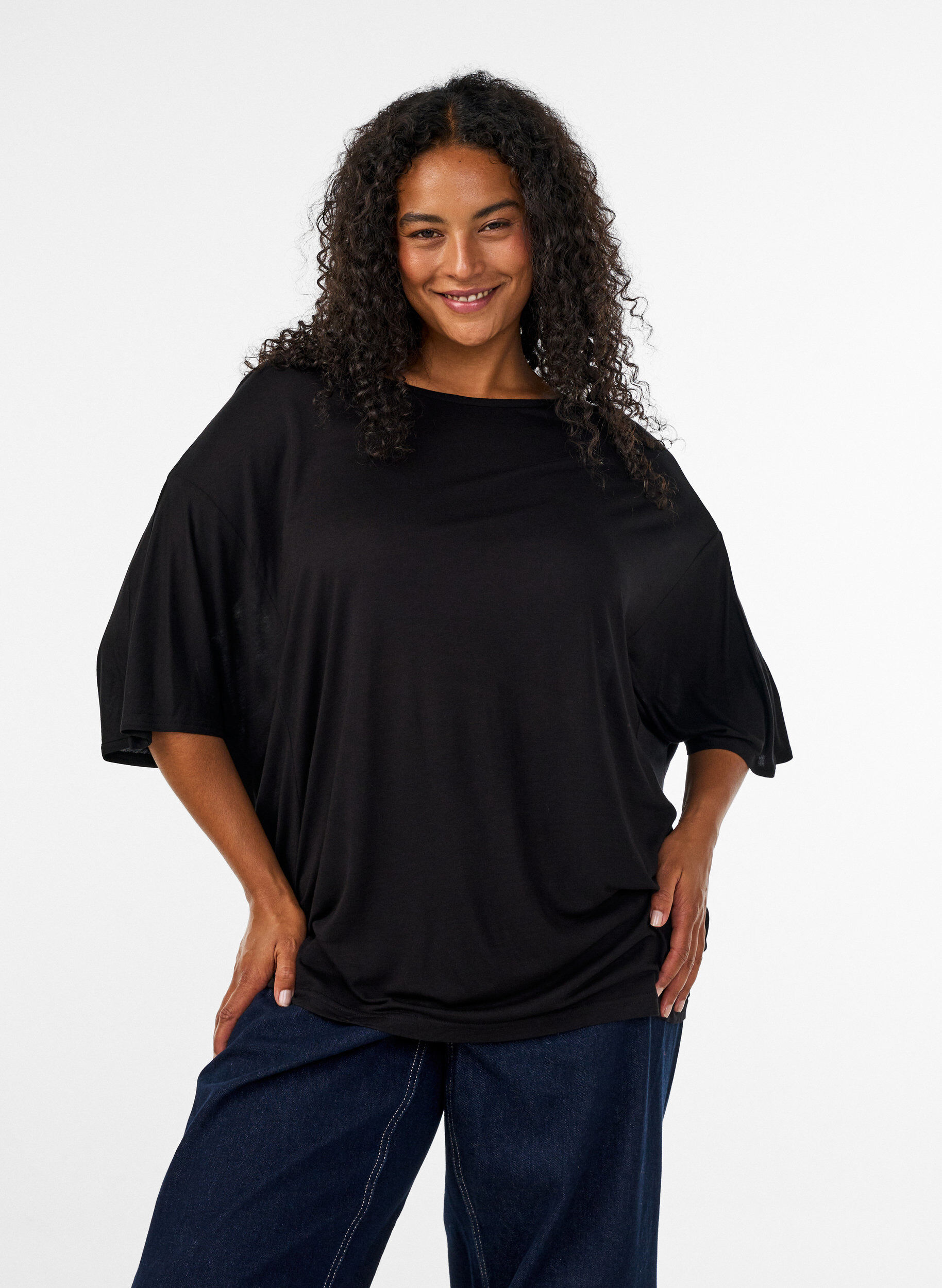 ZizziLosse pasvorm T-shirt in viscose jersey, Zwart, Model image number 0
