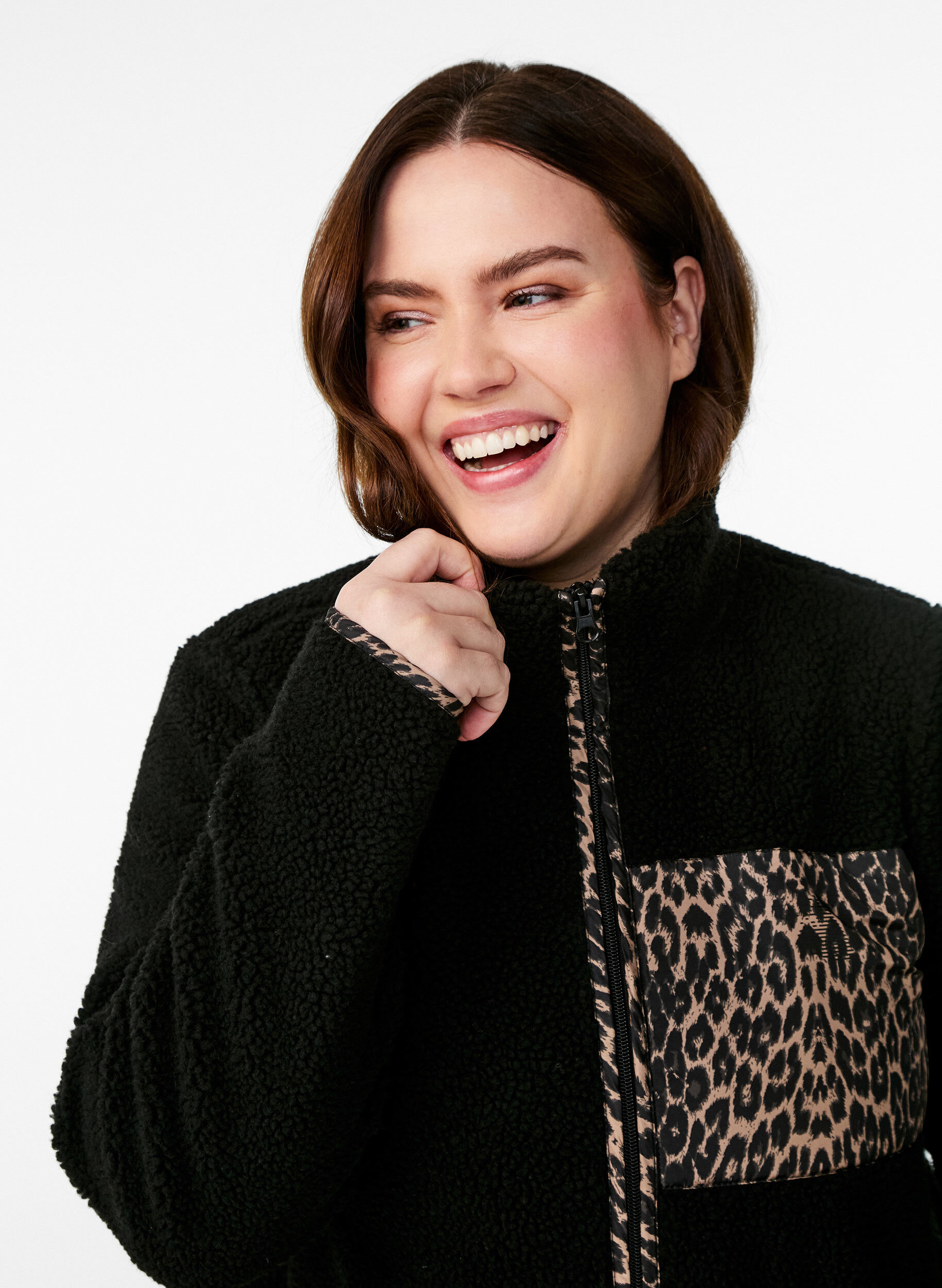 Zizzi Teddy-fleece jack met kersendetails, Zwart, Model image number 3