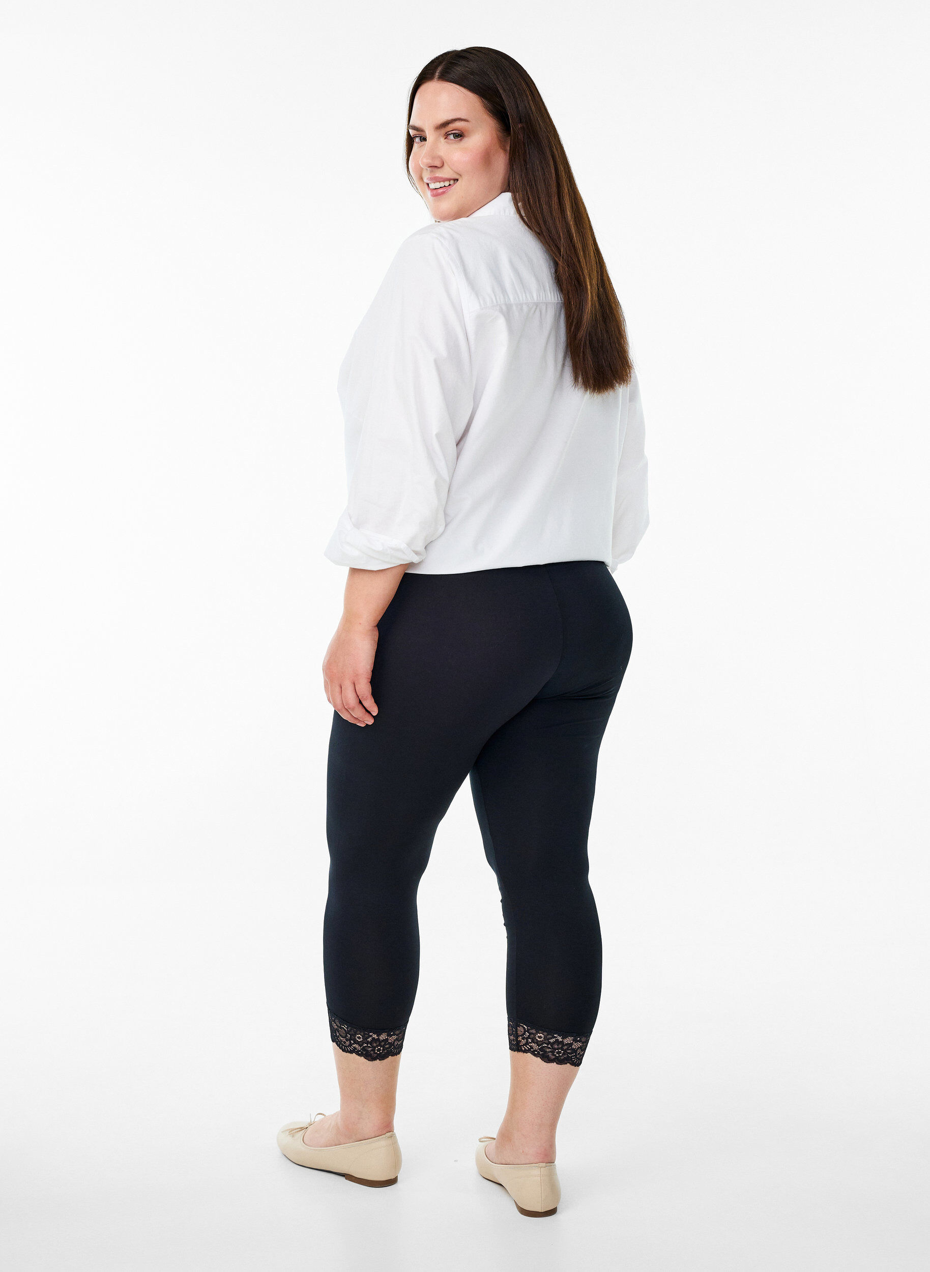 Zizzi Basic 3/4 legging met kanten randje, Zwart, Model image number 2