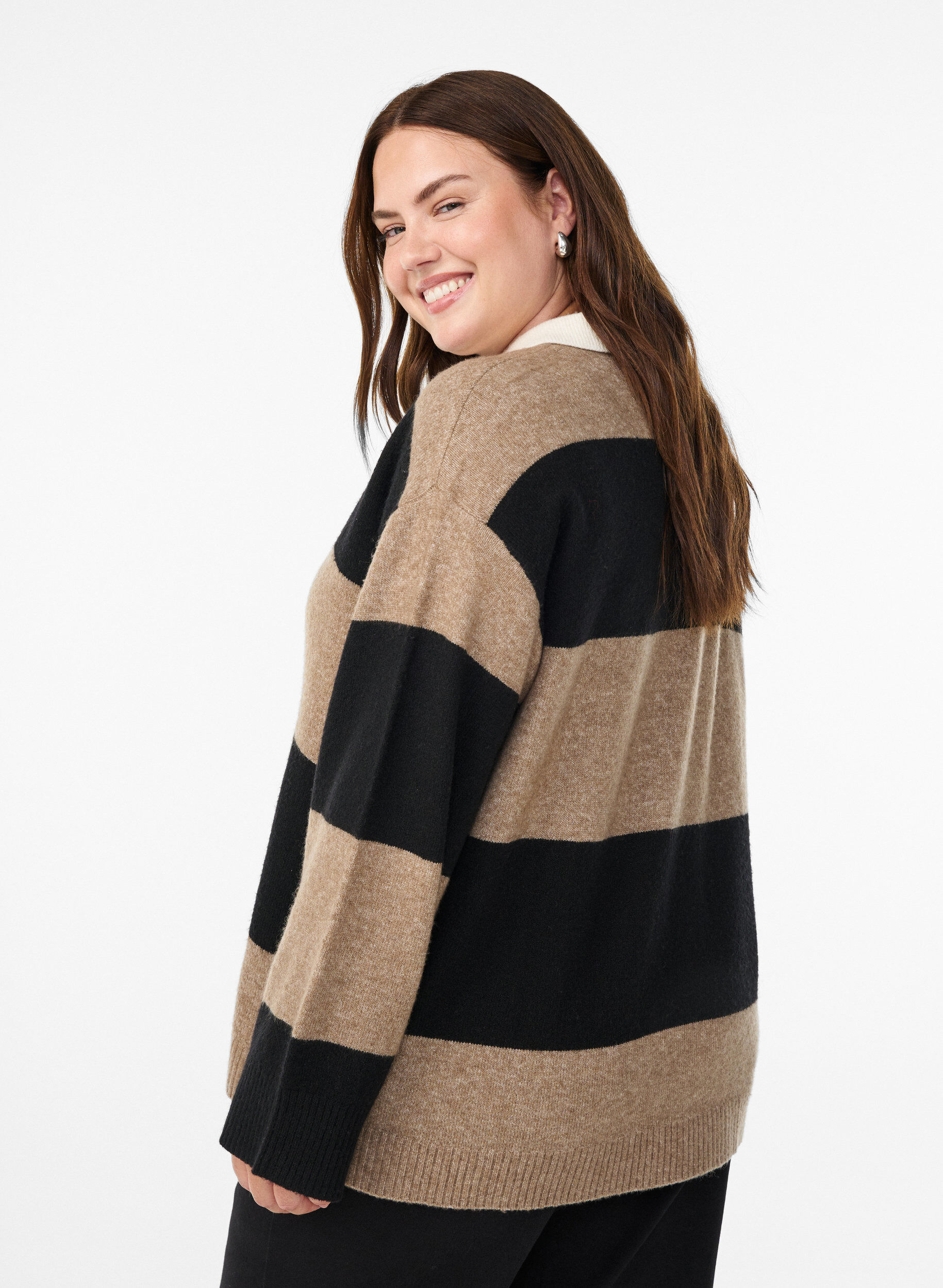 Zizzi Gebreide blouse met kraag en V-hals, Zwart, Model image number 2