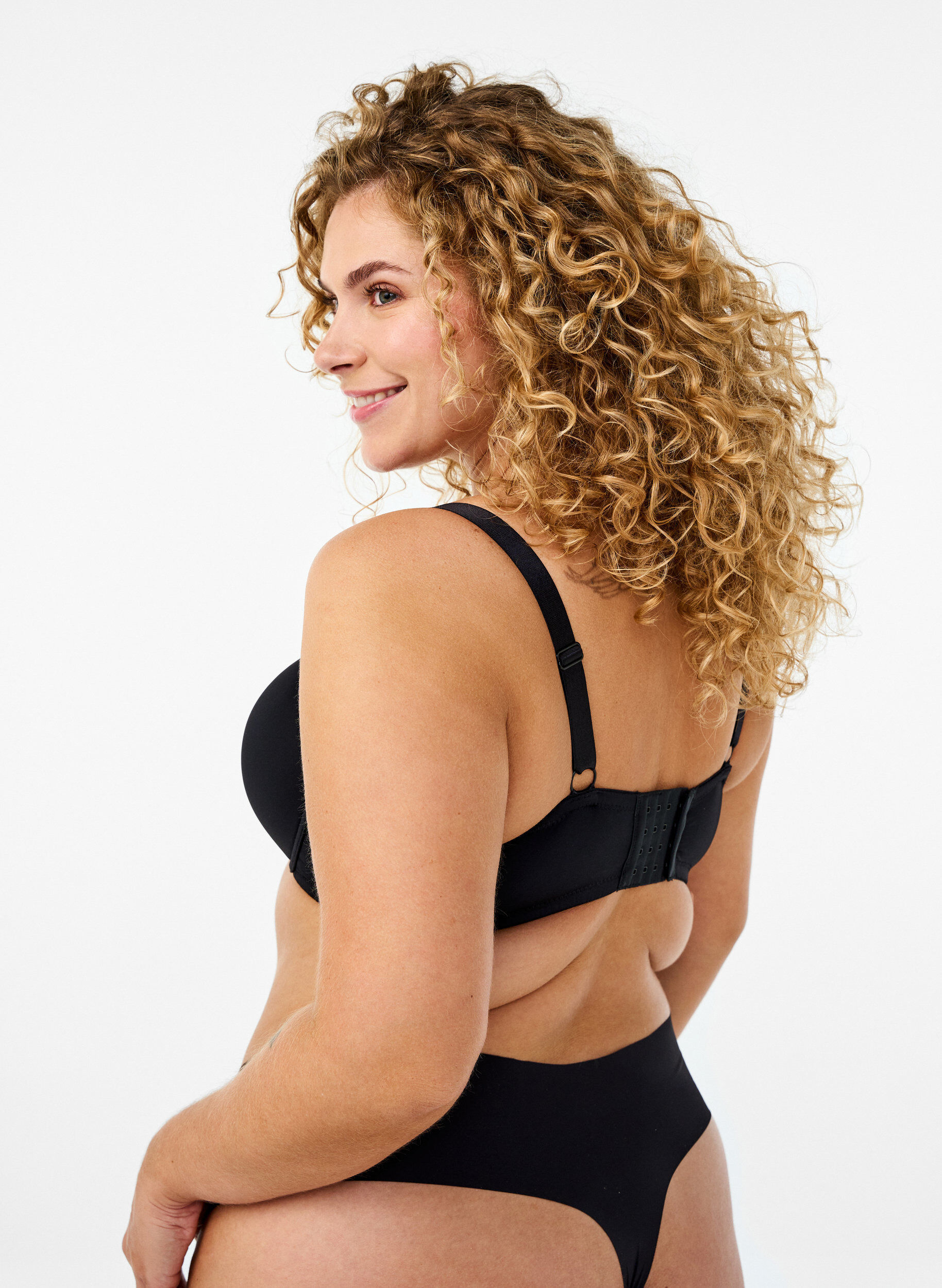 Zizzi Voorgevormde beha met decoratie midden voor, Zwart, Model image number 2