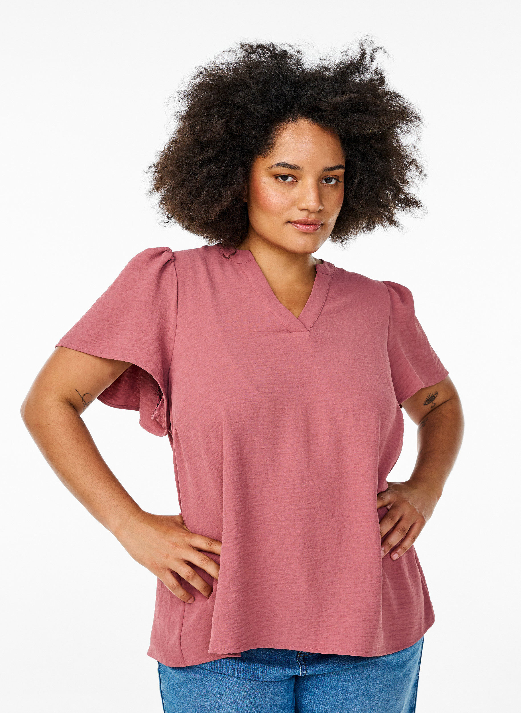 Zizzi Blouse met korte mouwen met ruches en V-hals, Rood, Model image number 0