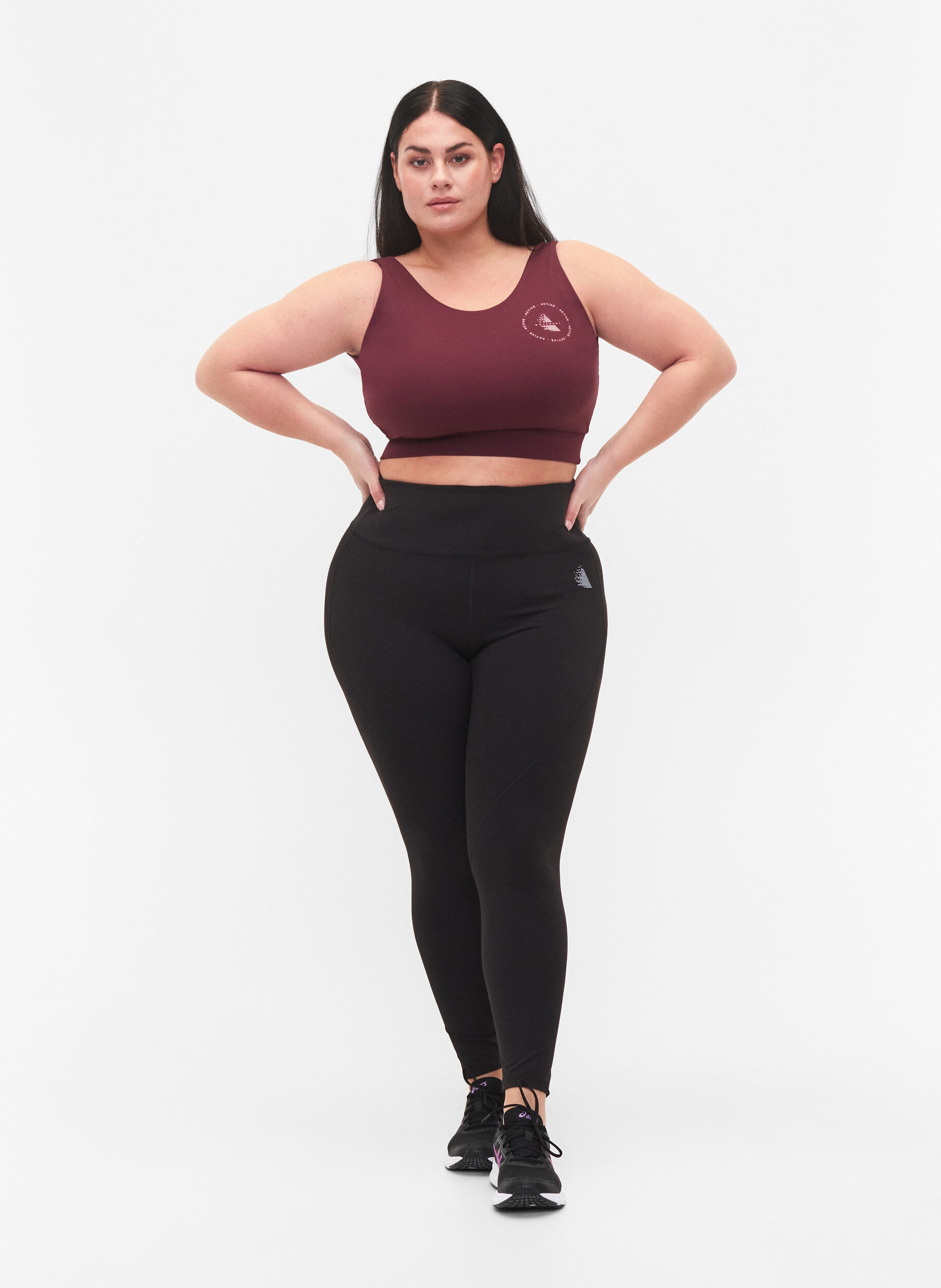 Zizzi CORE, MID SUPPORT SPORTS BRA - Sportbeha in blokkleur met v-rug, Fig, Model image number 2