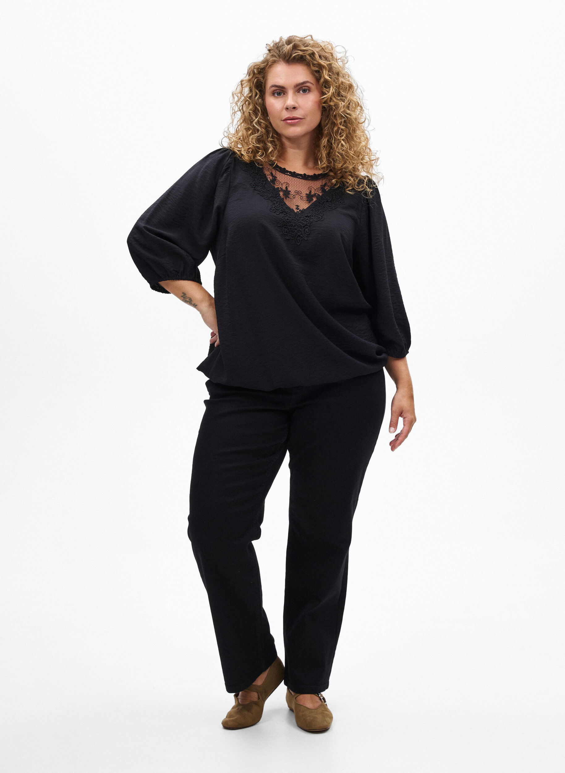 Zizzi Blouse met 3/4 mouwen en kantdetails, Zwart, Model image number 1
