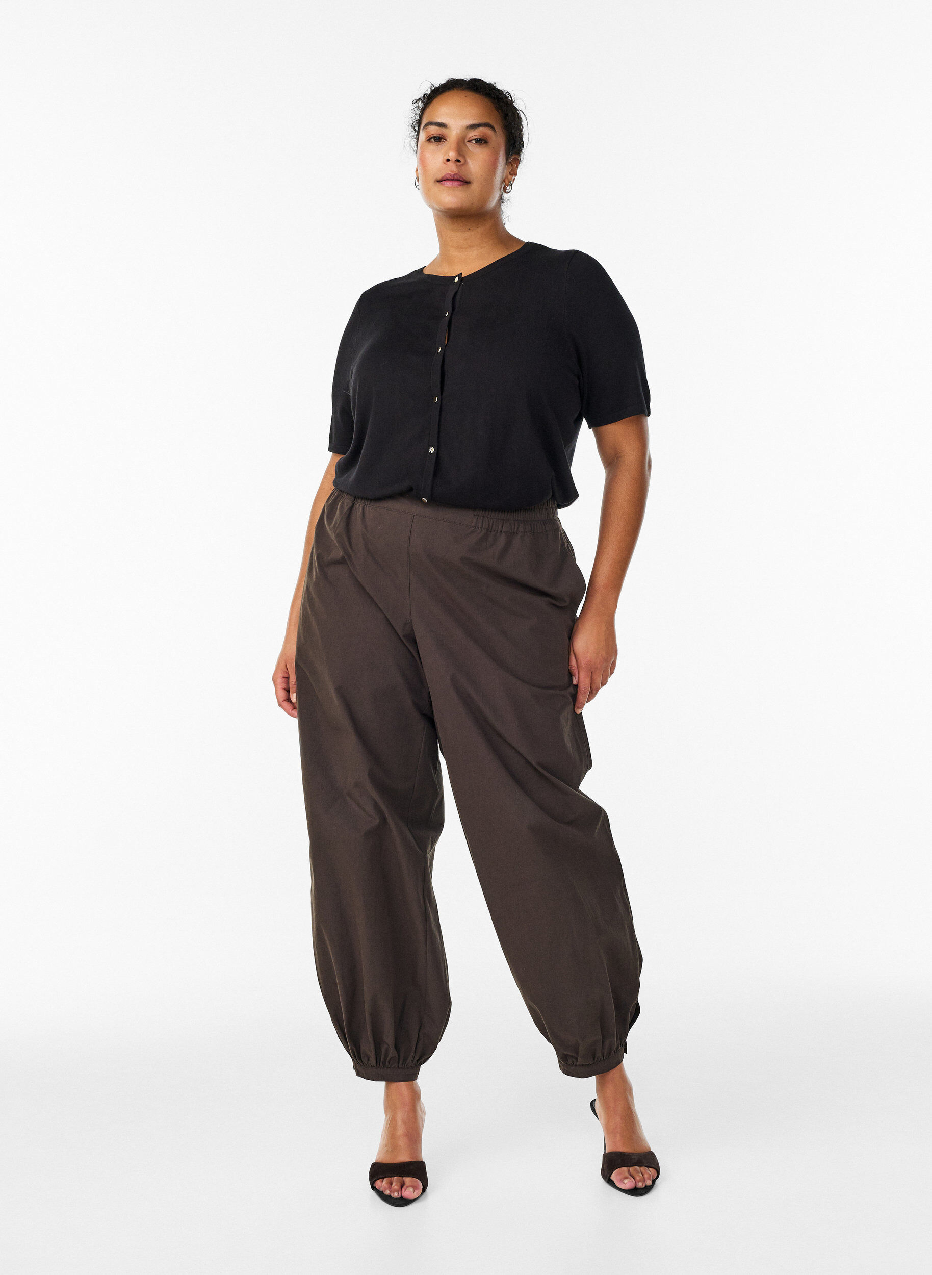 Zizzi Kort&auml;rmede gebreide vest van viscose, Zwart, Model image number 1