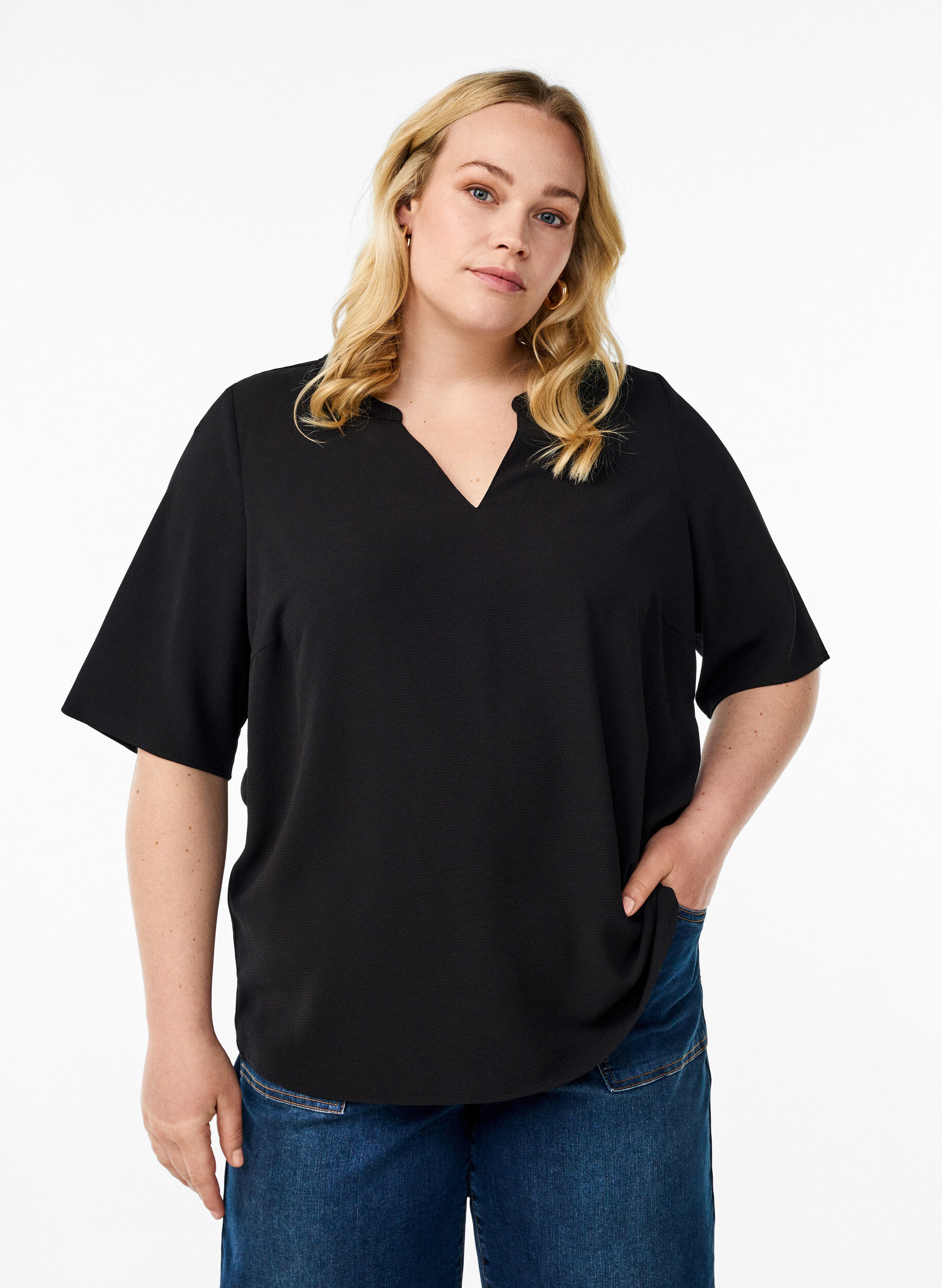 Zizzi Blouse met korte mouwen en V-hals, Zwart, Model image number 0