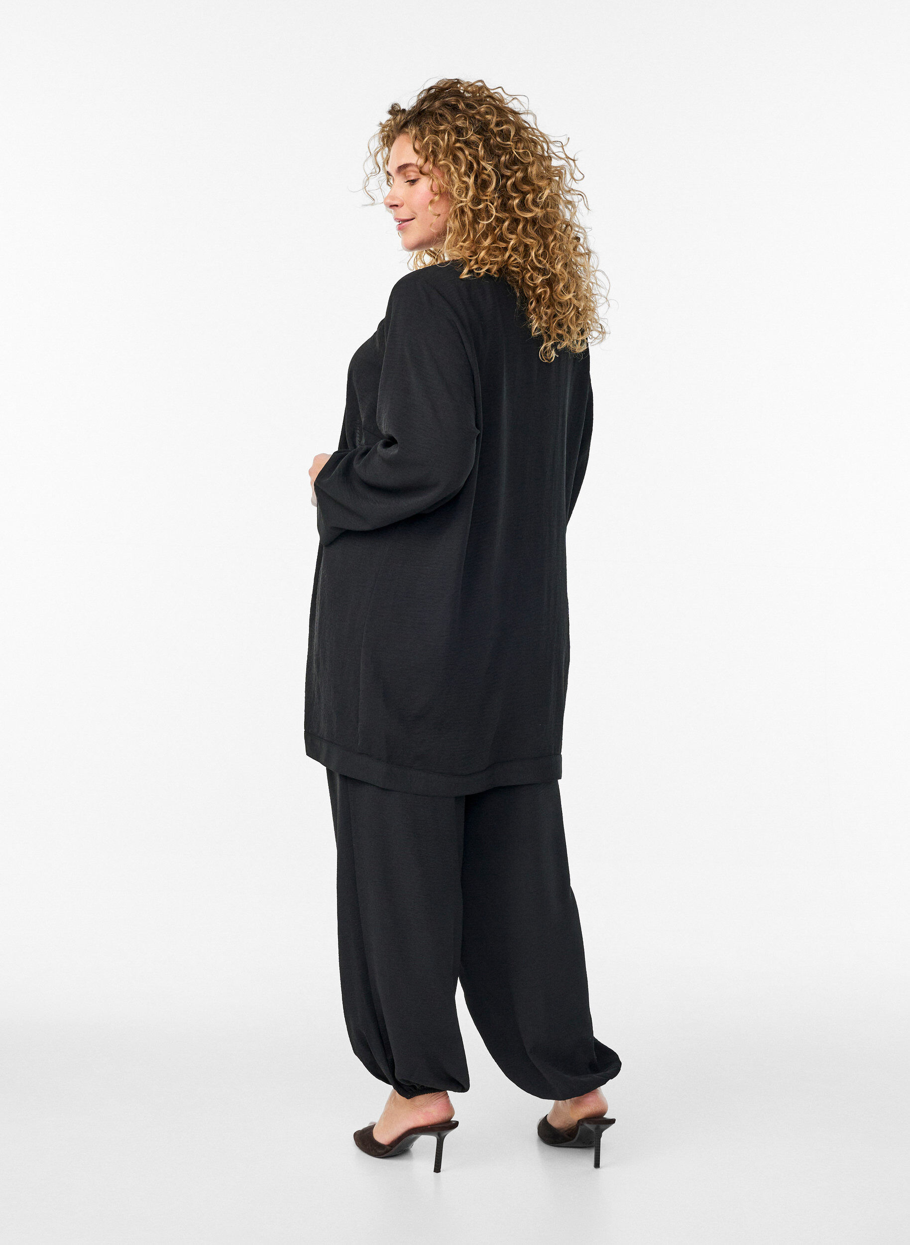 Zizzi Ballonbroek met hoge taille, Zwart, Model image number 1