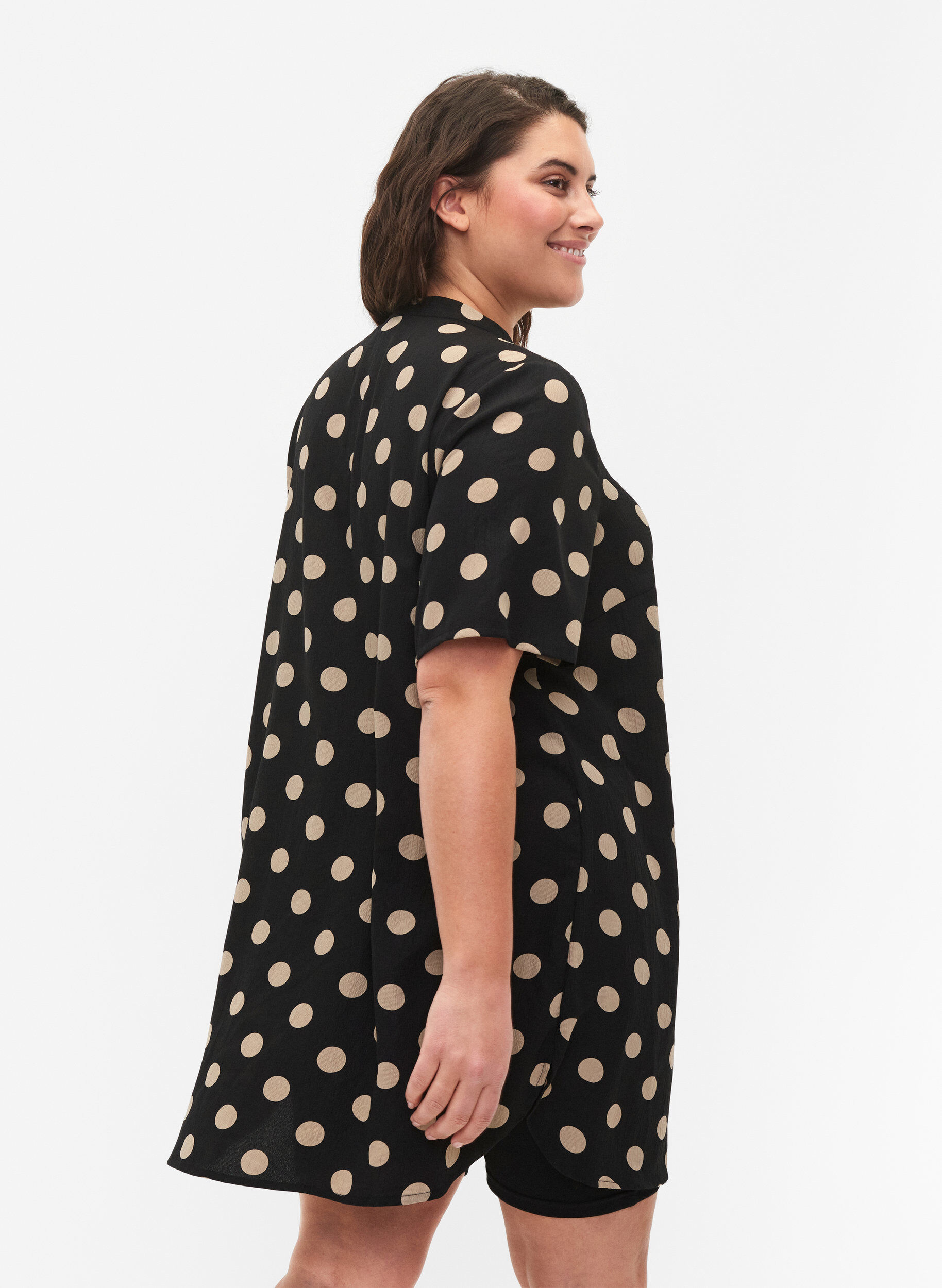 Zizzi FLASH - Bloemen tuniek met korte mouwen, Black Brown Dot, Model image number 1