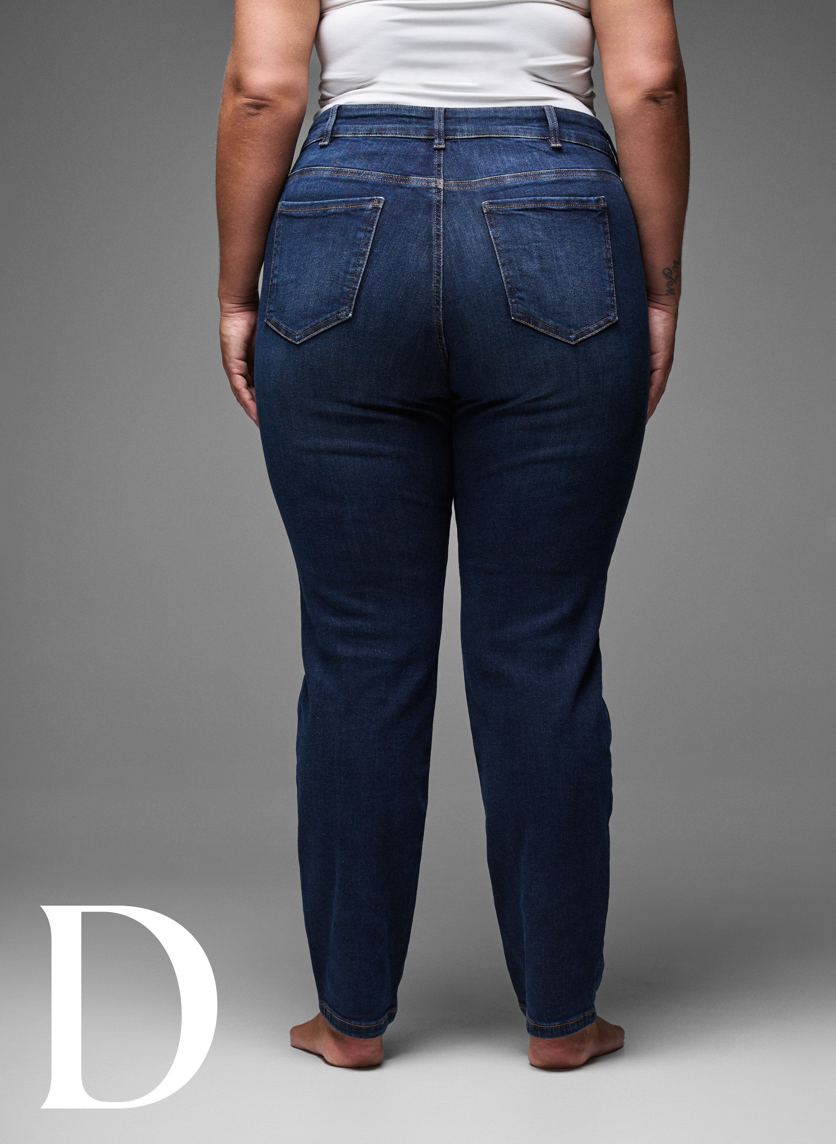 Zizzi Strakke pasvorm jeans met een normale taille, Dark Blue, Model image number 9